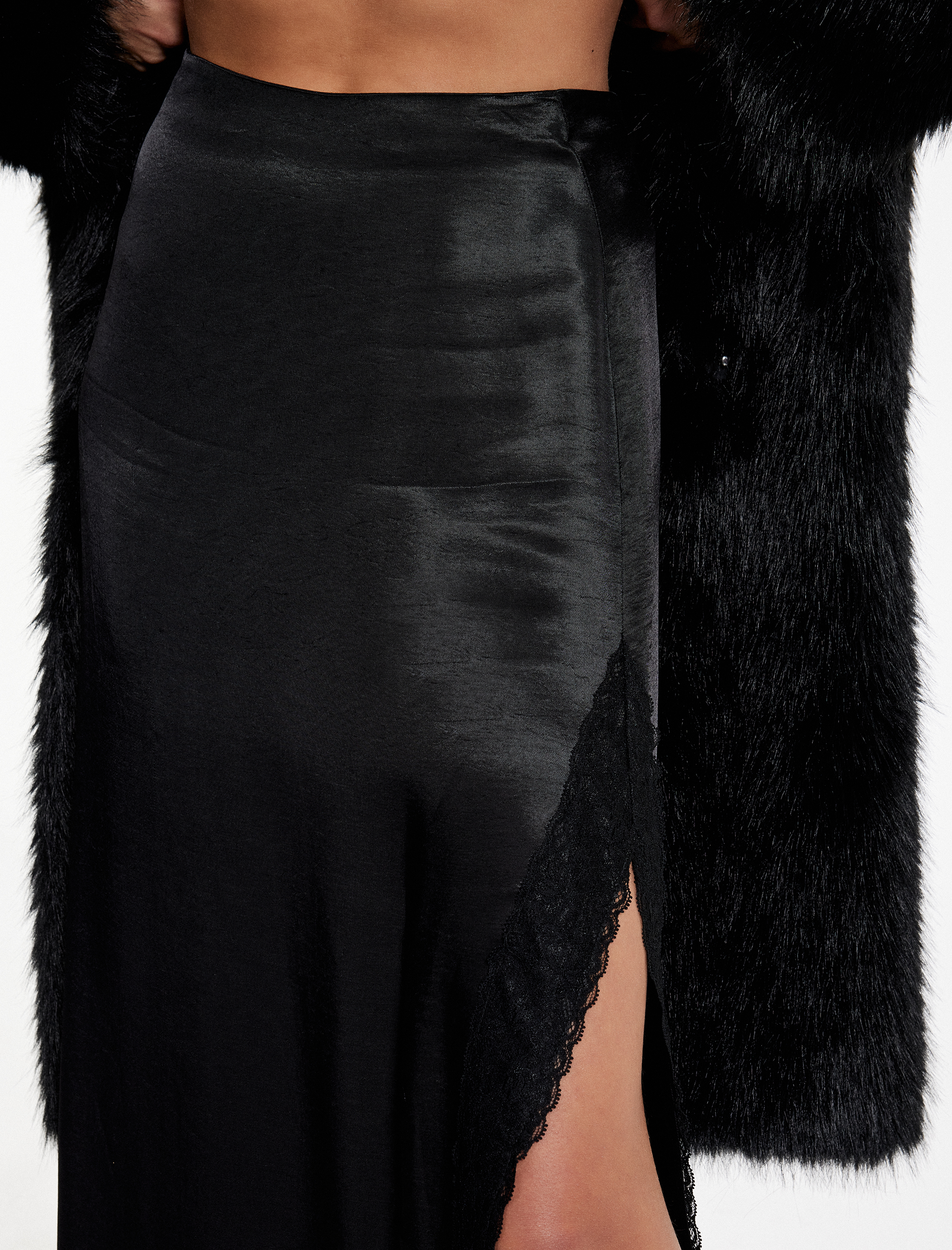   A Kesim Yırtmaçlı Dantel Detaylı Midi Saten Etek