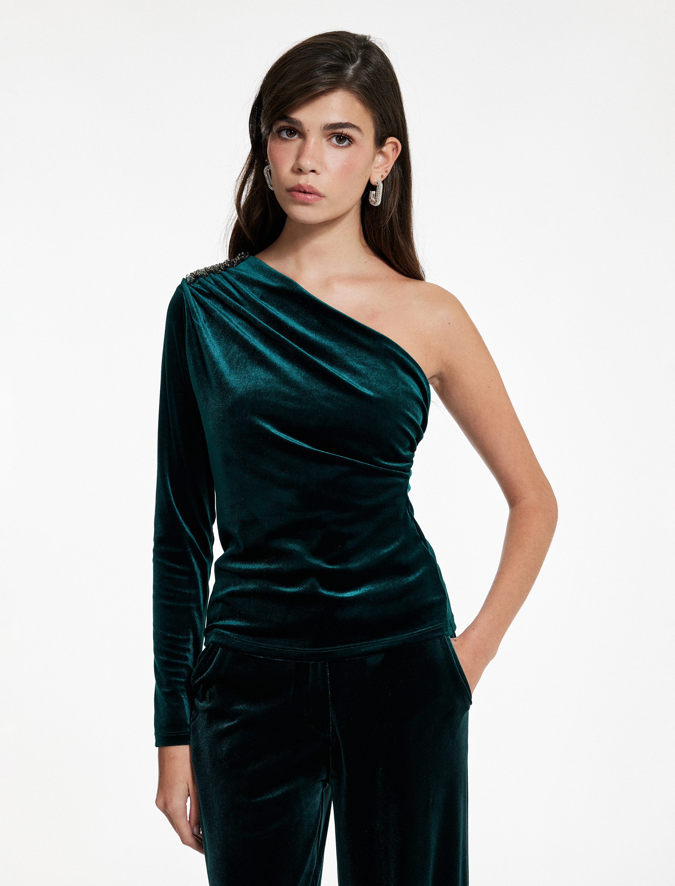   Uzun Kollu Tek Omuz Taşlı Kadife Bluz