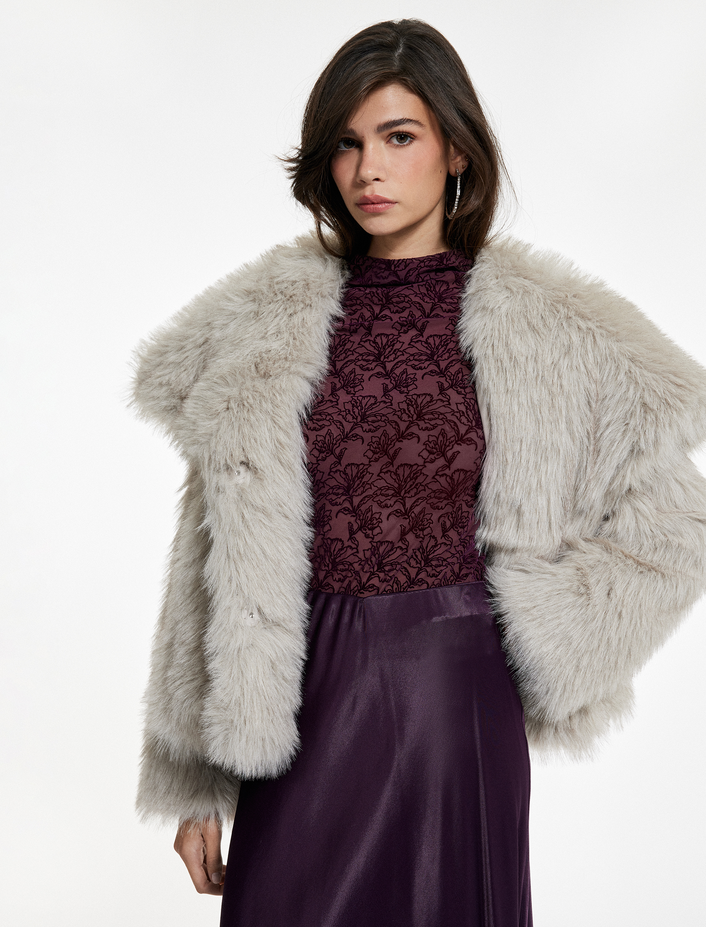   Slim Fit Uzun Kollu Hafif Dik Yaka Transparan Dantelli Tişört