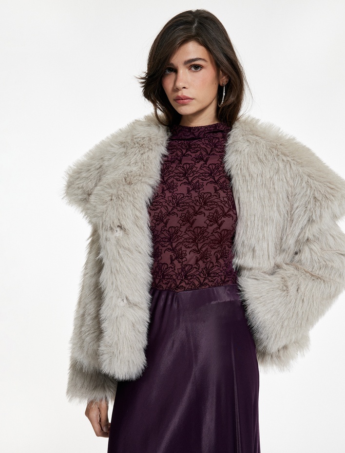  Slim Fit Uzun Kollu Hafif Dik Yaka Transparan Dantelli Tişört