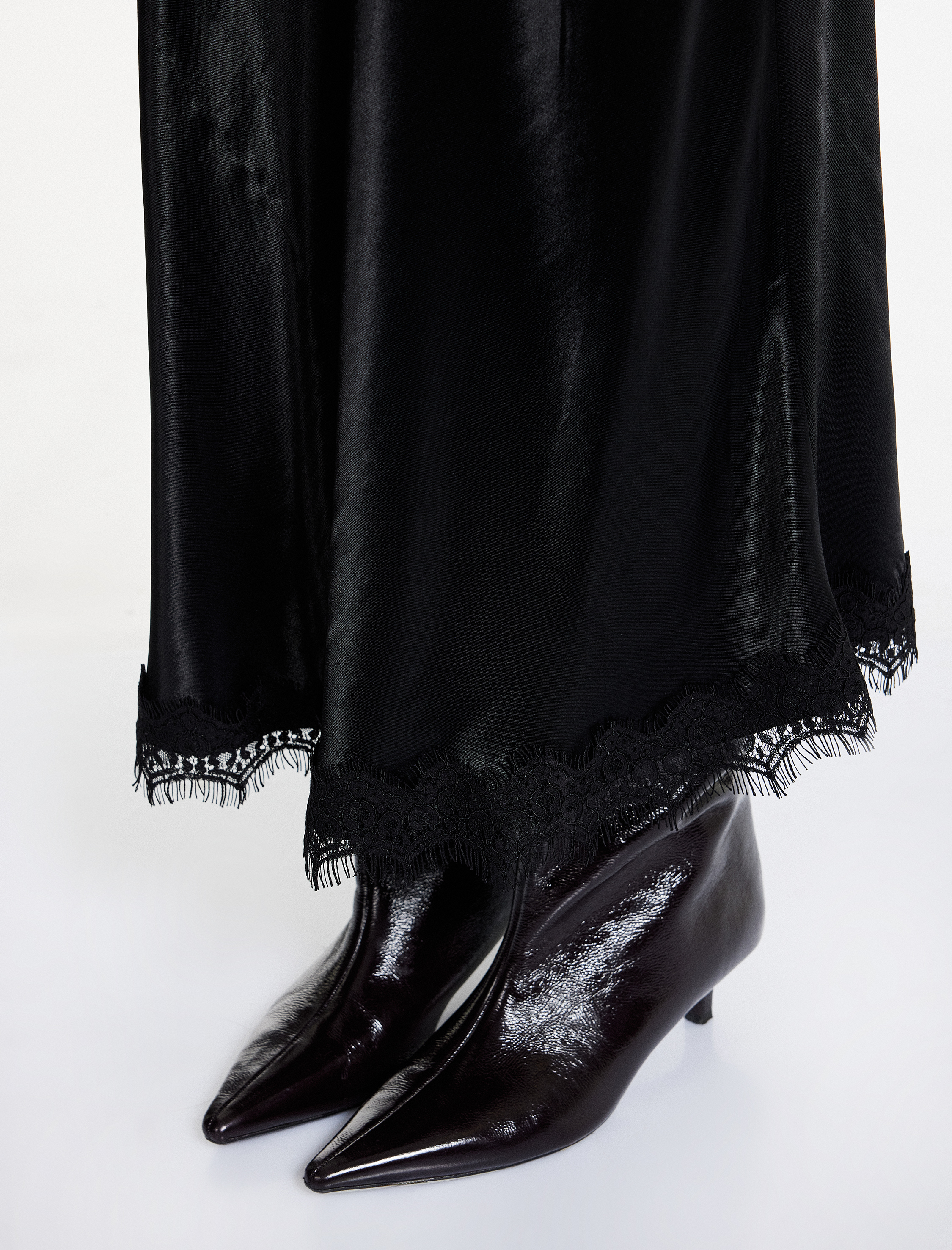   Slim Fit Dantel Detaylı Uzun Saten Etek