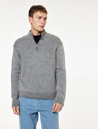 Uzun Kollu Dokulu Yarım Fermuarlı Triko Kazak