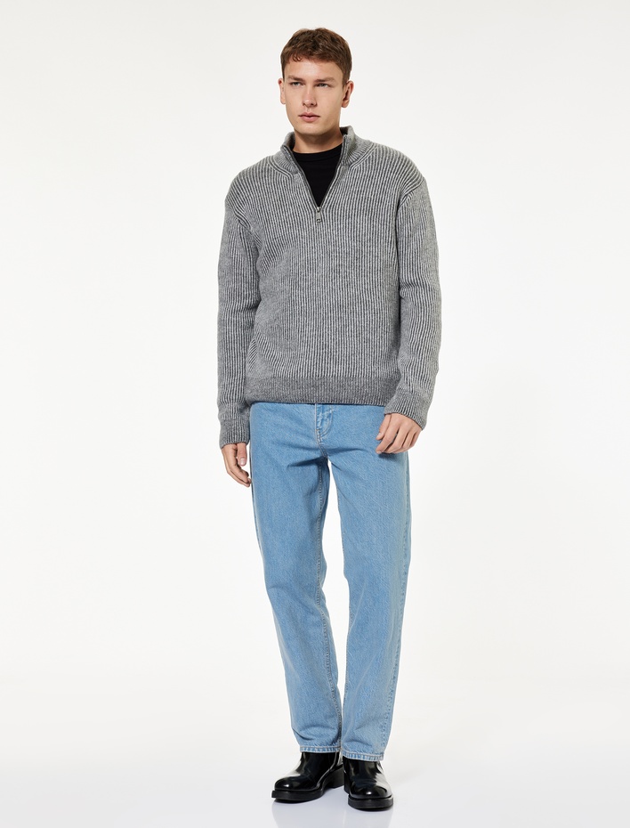  Uzun Kollu Dokulu Yarım Fermuarlı Triko Kazak