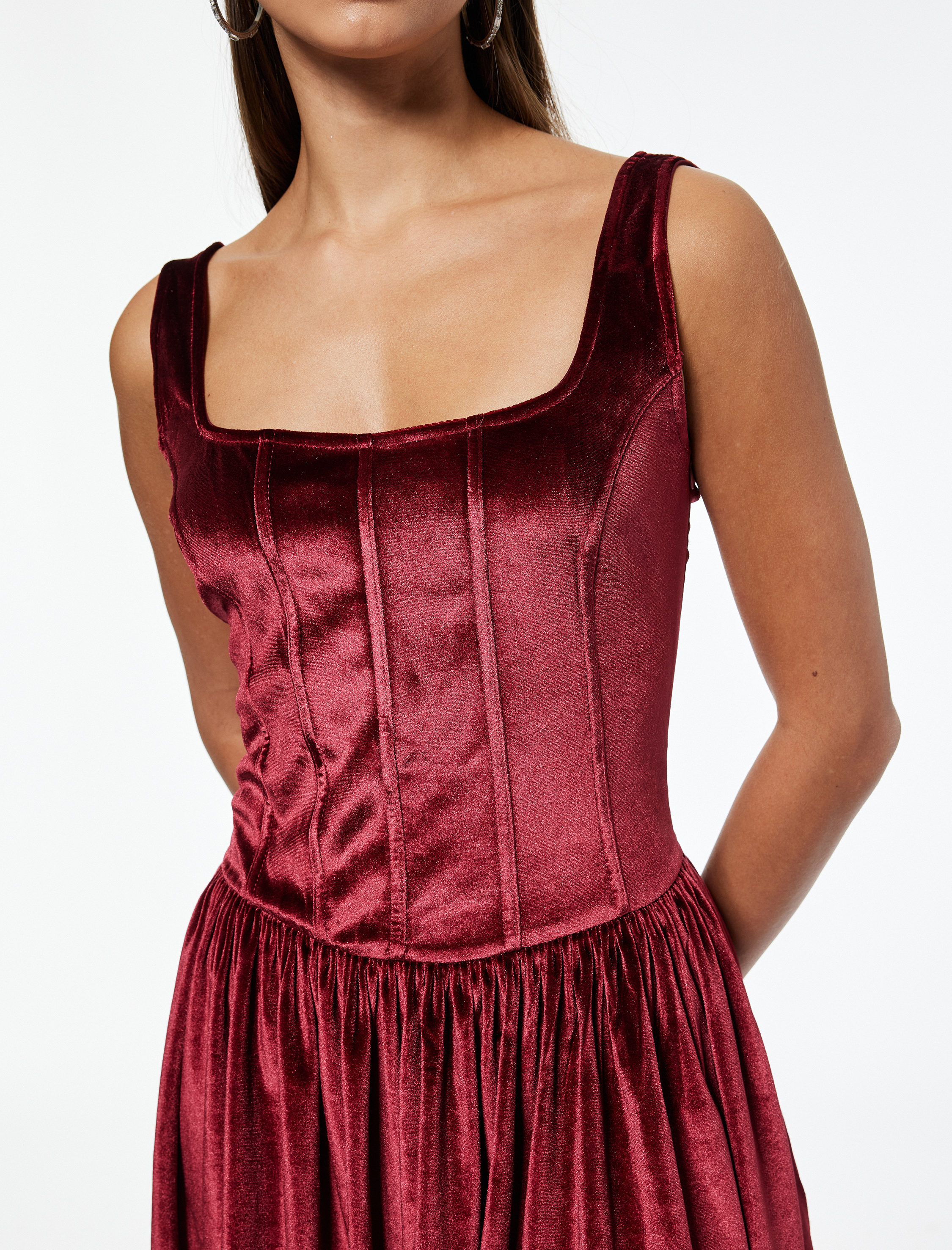   Kare Yaka Kolsuz Korse Detaylı Volanlı Mini Kadife Elbise