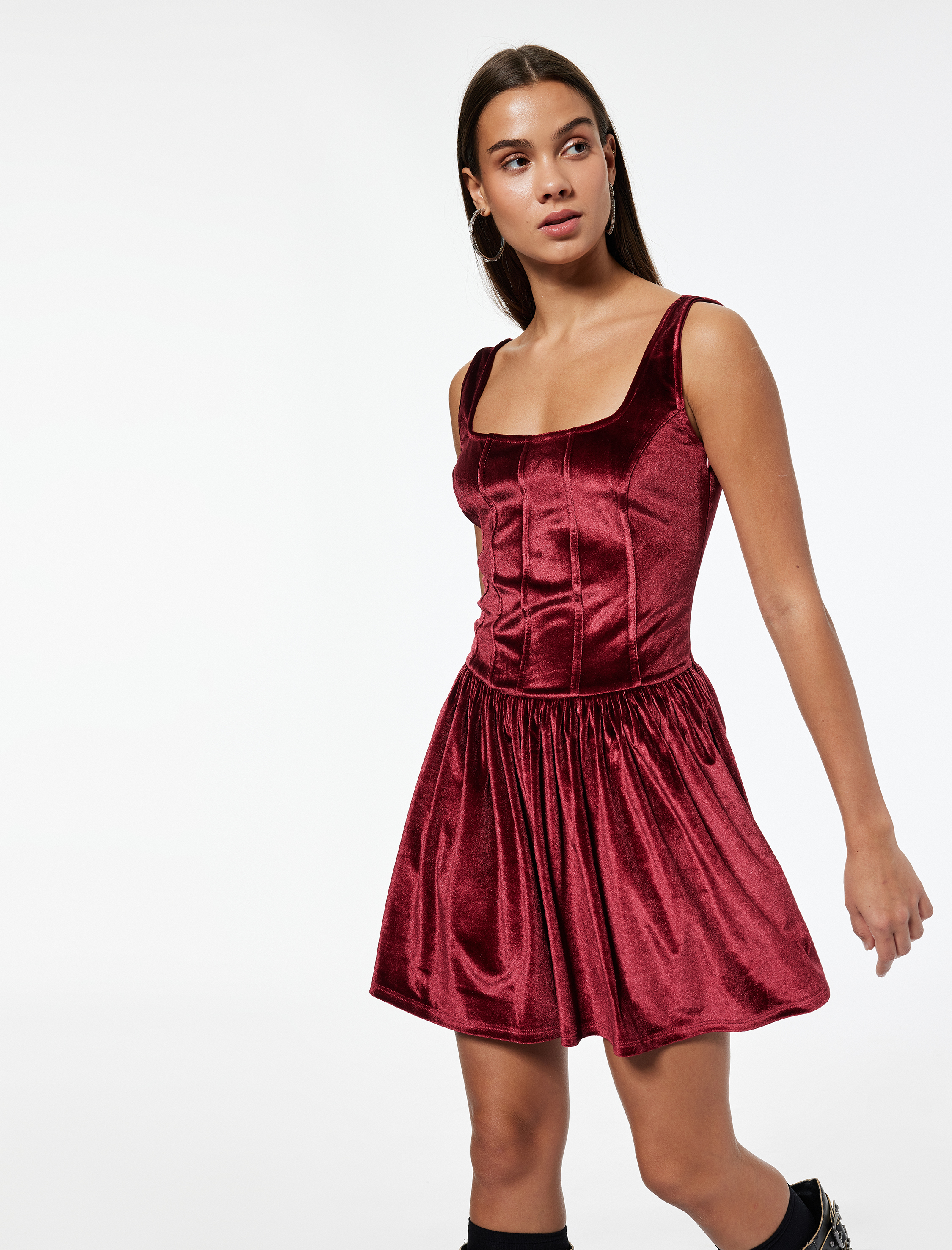   Kare Yaka Kolsuz Korse Detaylı Volanlı Mini Kadife Elbise