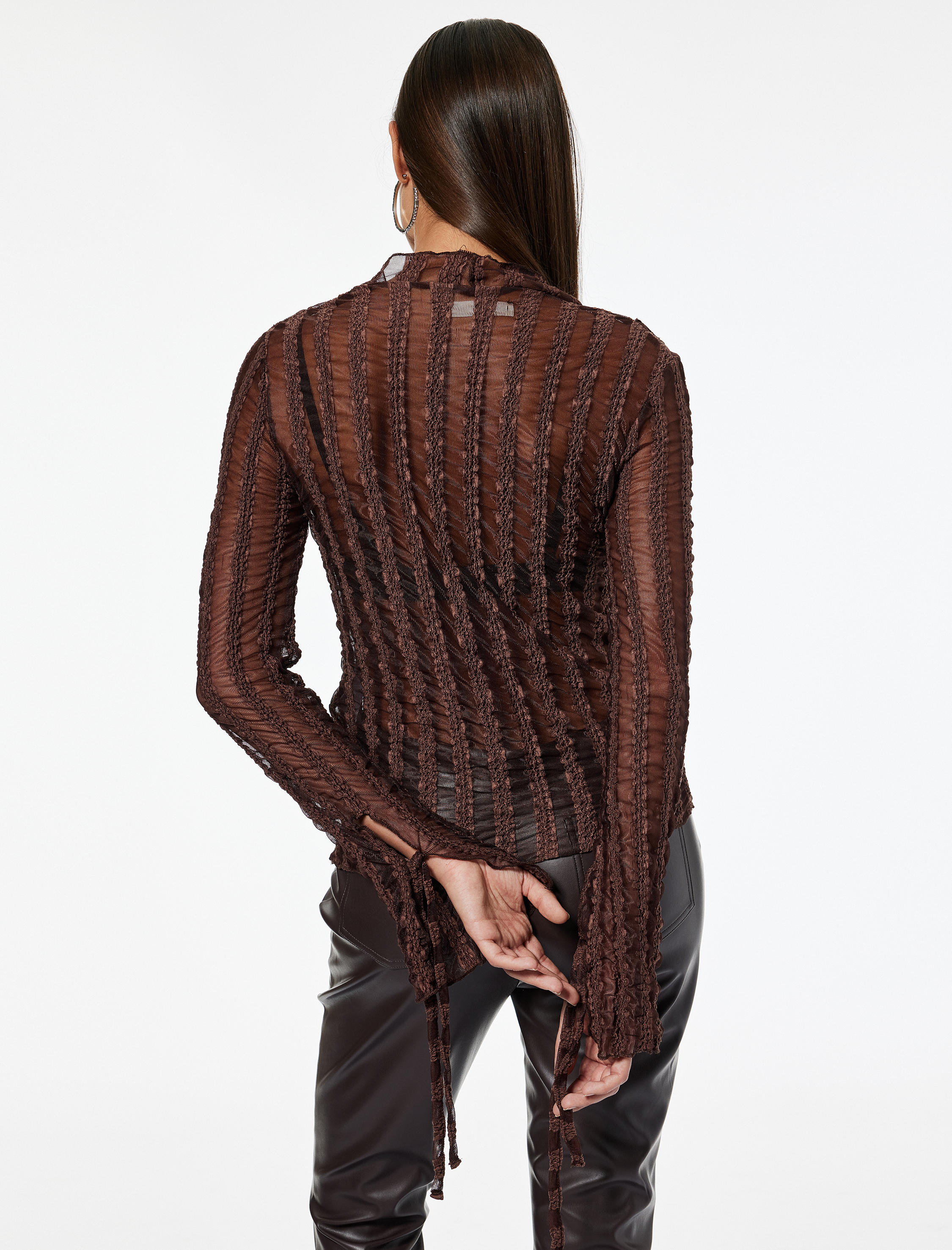   Fırfır Detaylı Uzun Kollu V Yaka Slim Fit Transparan Dantel Tişört