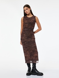 Kolsuz Bisiklet Yaka Yırtmaçlı Drapeli Tül Midi Leopar Elbise