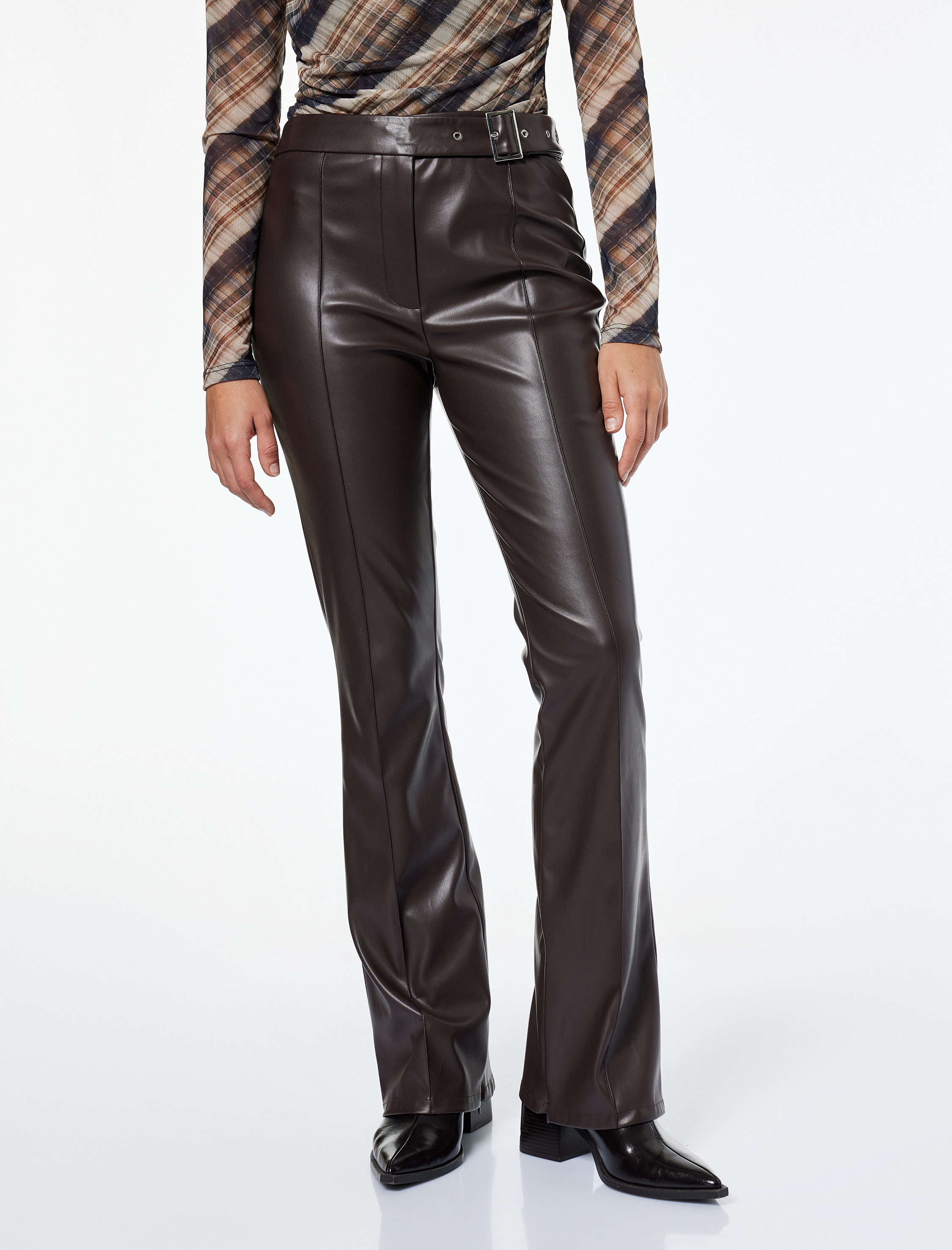   Slim Fit Normal Paça Kemerli Nervürlü Suni Deri Pantolon