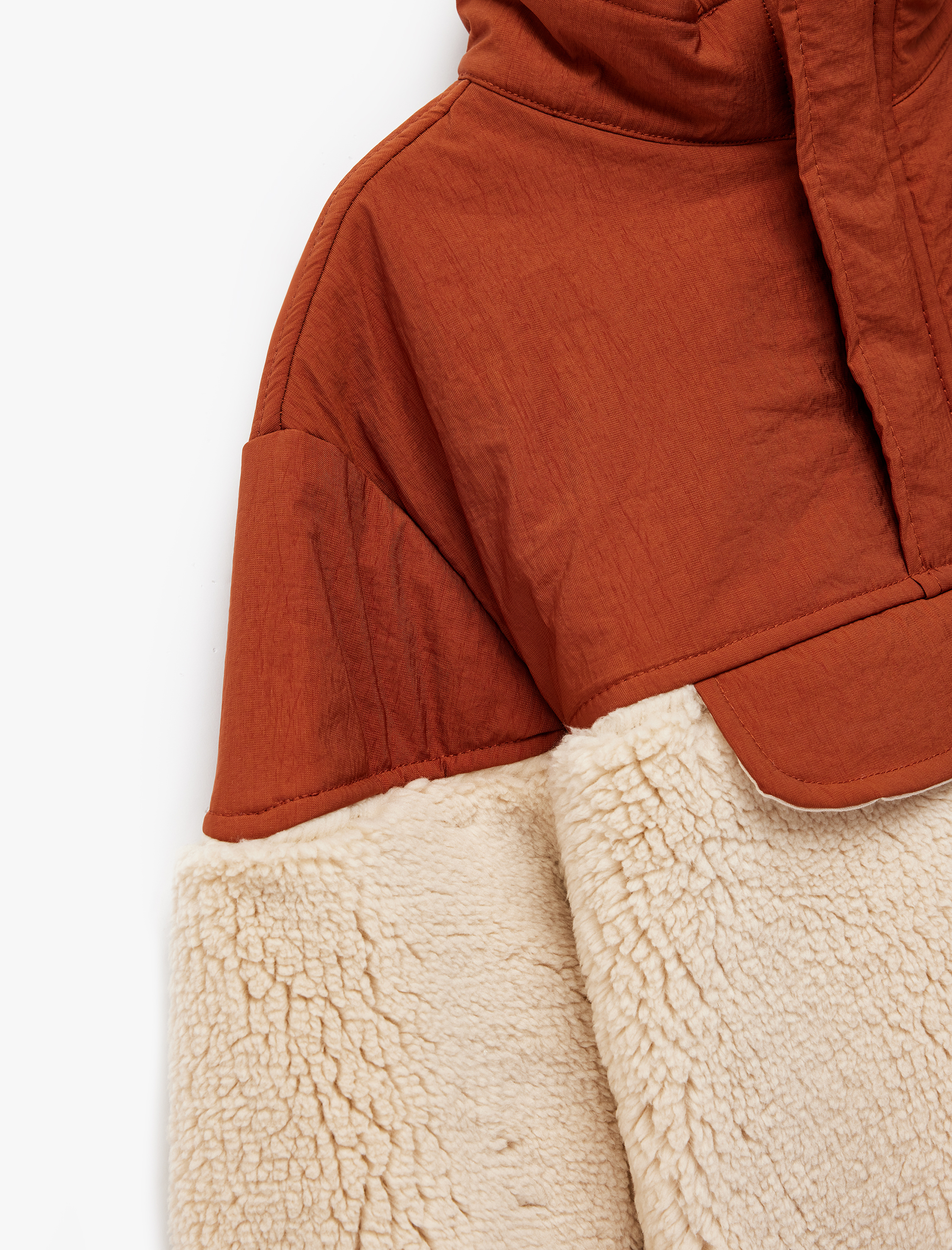  Erkek Bebek Dik Yaka Kumaş Detaylı Uzun Kollu Peluş Mont