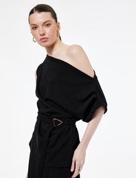 Slim Fit Kemer Detaylı Degaje Yaka Kolsuz Bluz