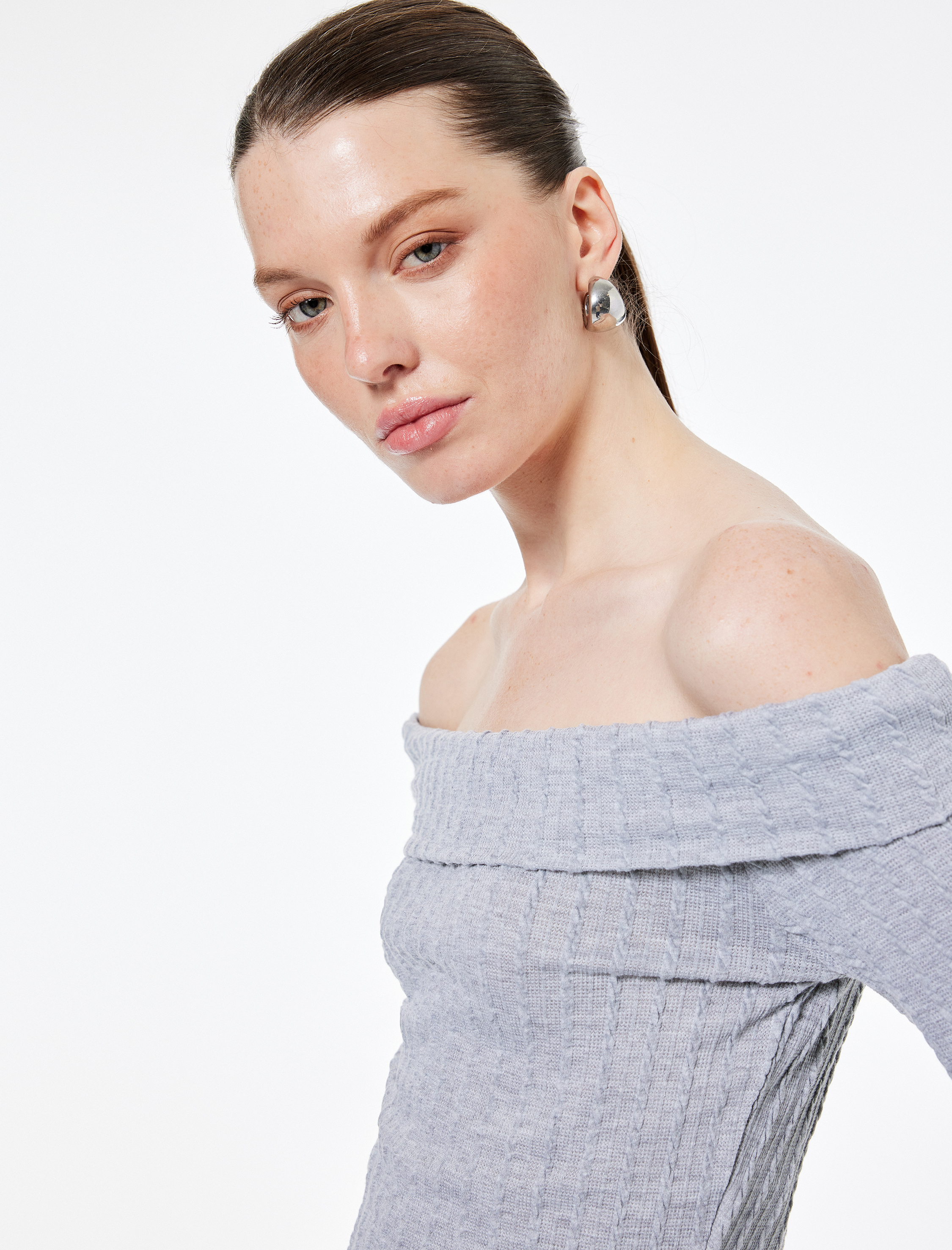   Slim Fit Uzun Kollu Saç Örgü Dokulu Omzu Açık Bluz