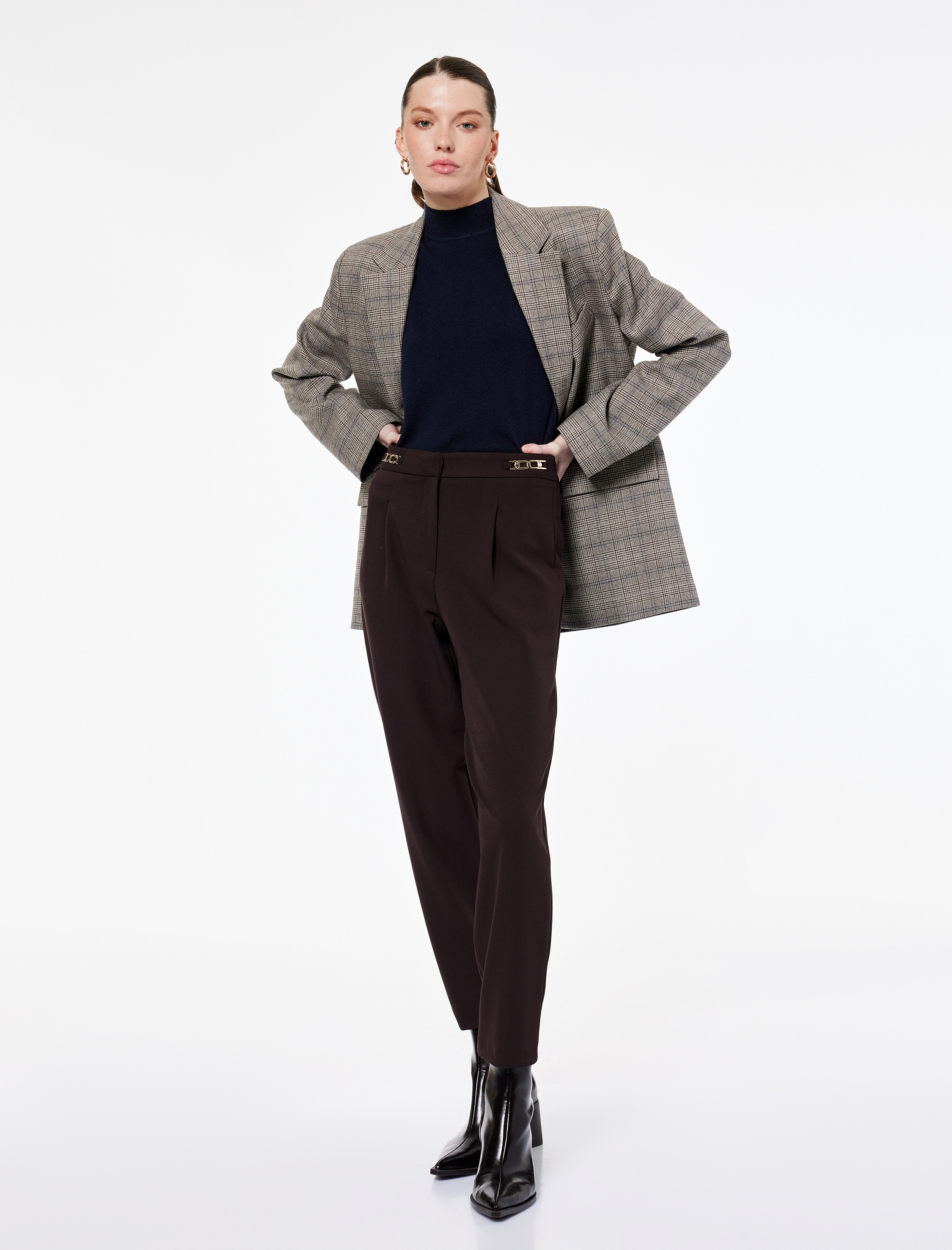   Aksesuar Detaylı Havuç Kesim Kumaş Pantolon