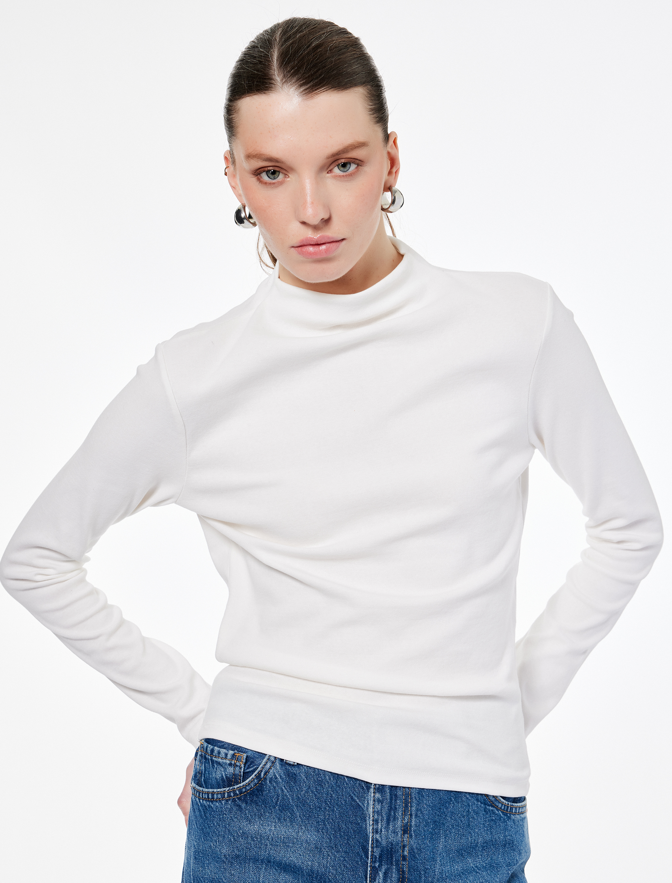   Slim Fit Pamuklu Yumuşak Dokulu Uzun Kollu Dik Yaka Tişört