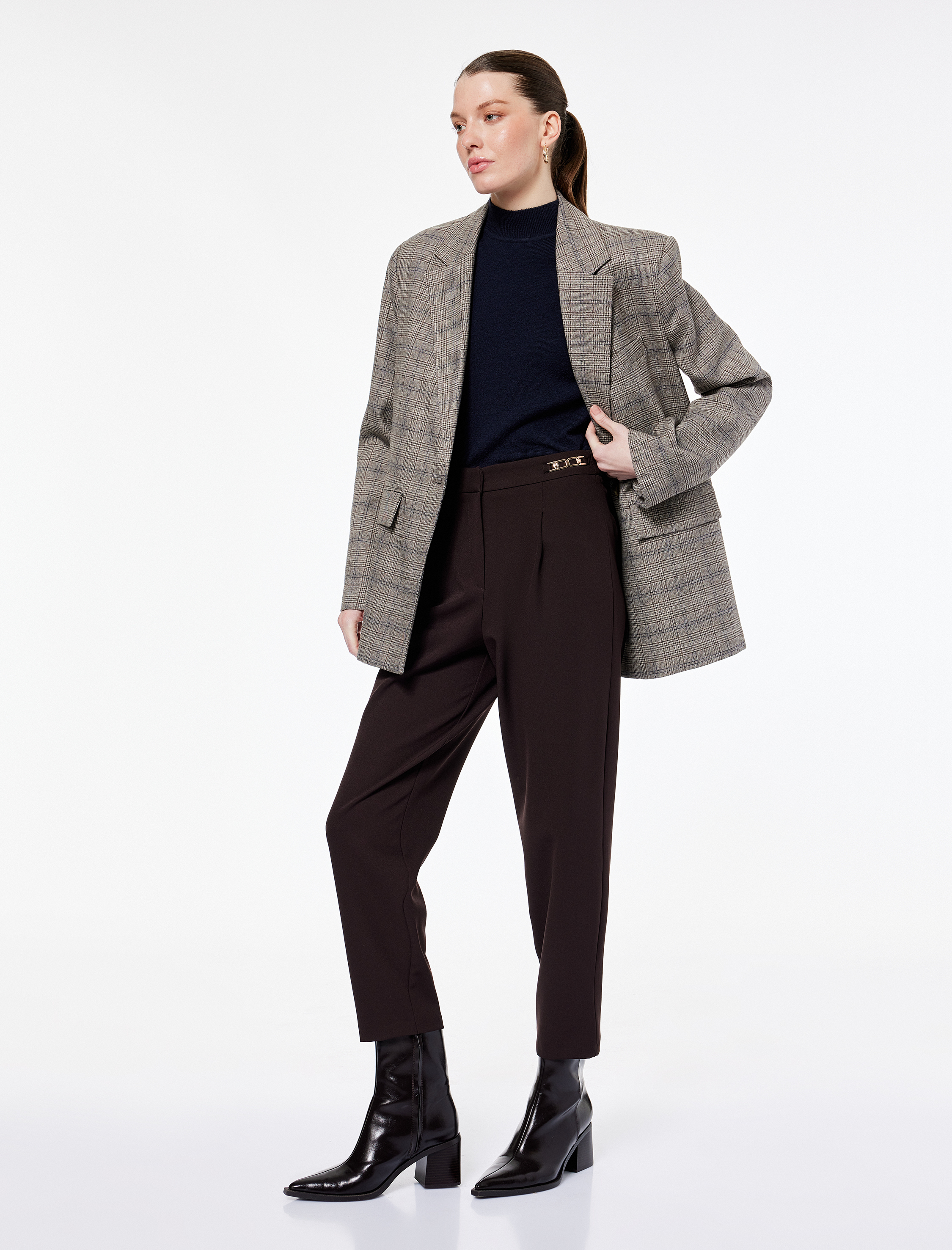   Aksesuar Detaylı Havuç Kesim Kumaş Pantolon