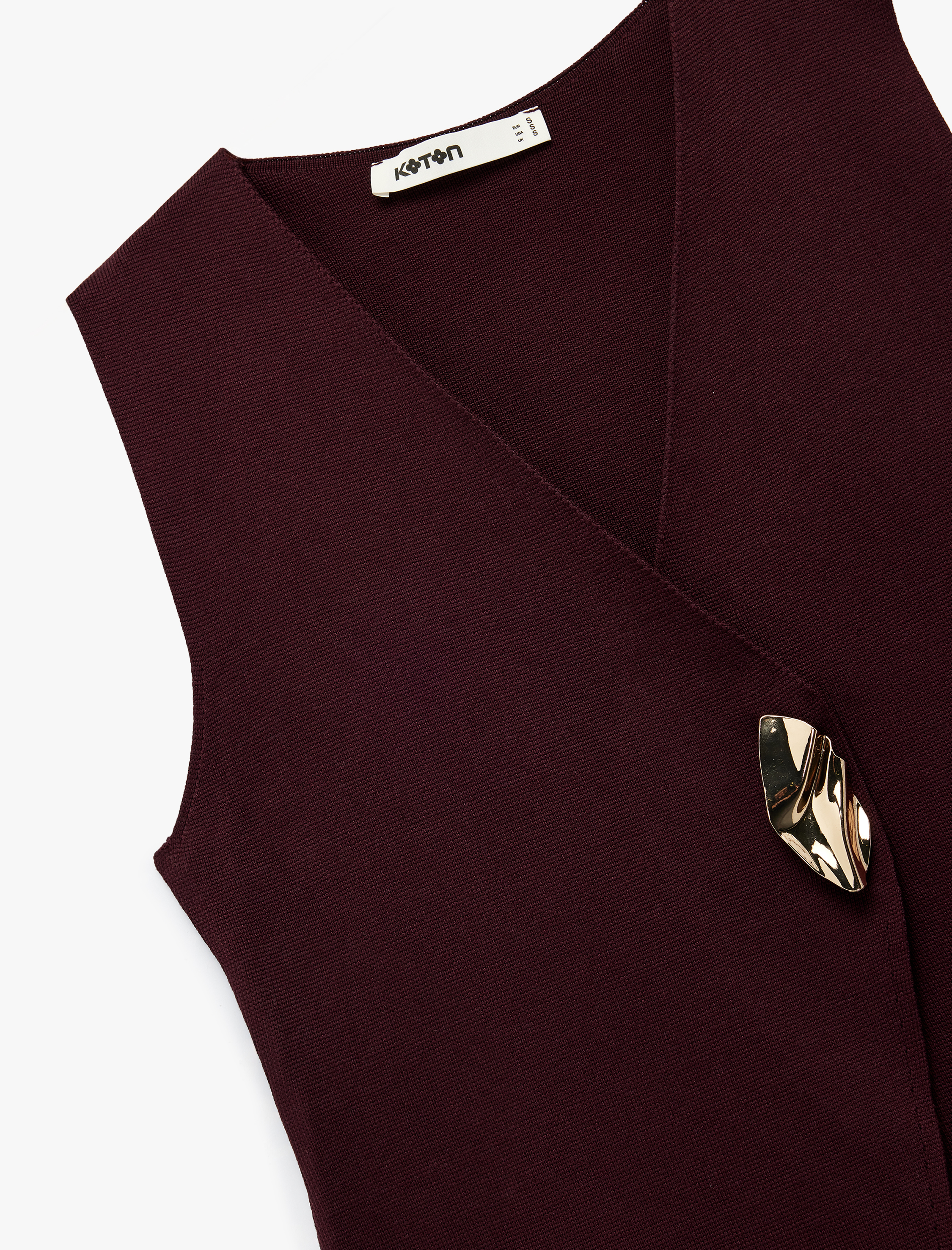   Metal Aksesuar Detaylı V Yaka Triko Yelek