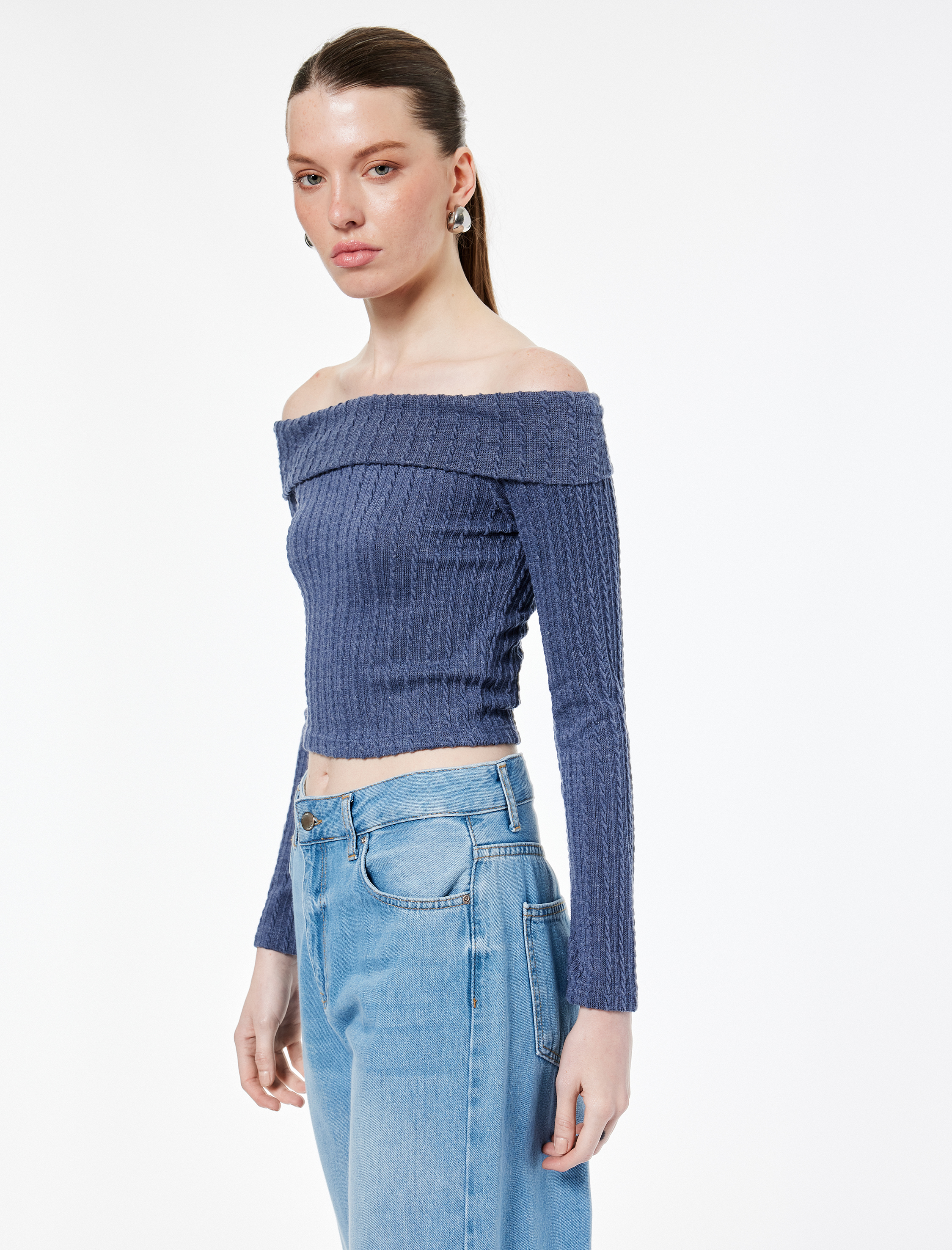   Slim Fit Uzun Kollu Saç Örgü Dokulu Omzu Açık Bluz