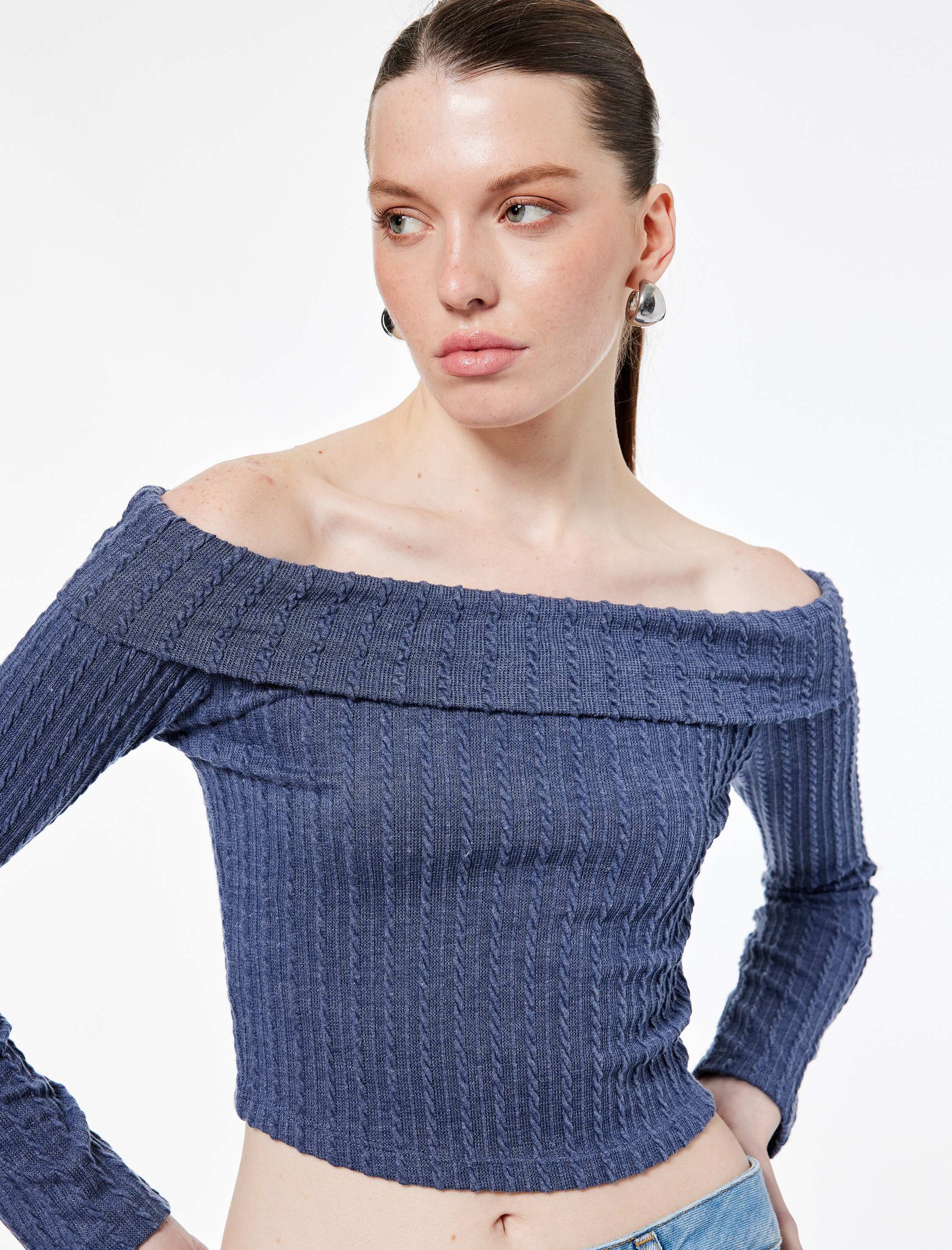   Slim Fit Uzun Kollu Saç Örgü Dokulu Omzu Açık Bluz