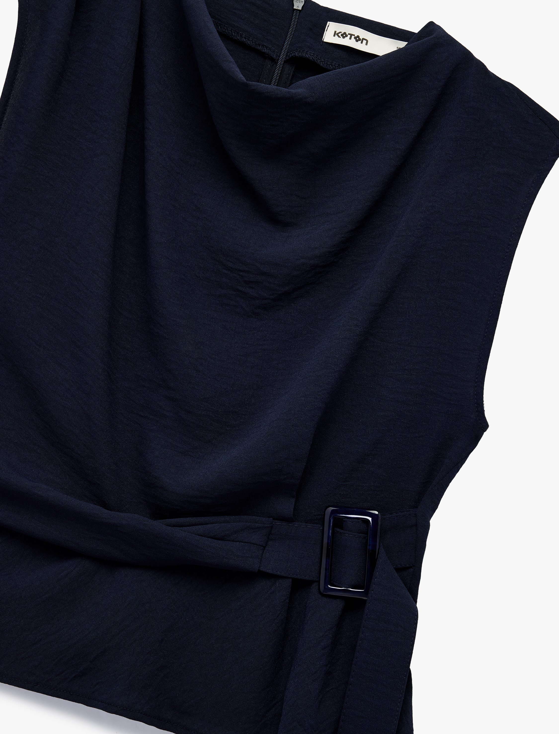   Aerobin Kumaş Kolsuz Degaje Yaka Kemer Detaylı Bluz