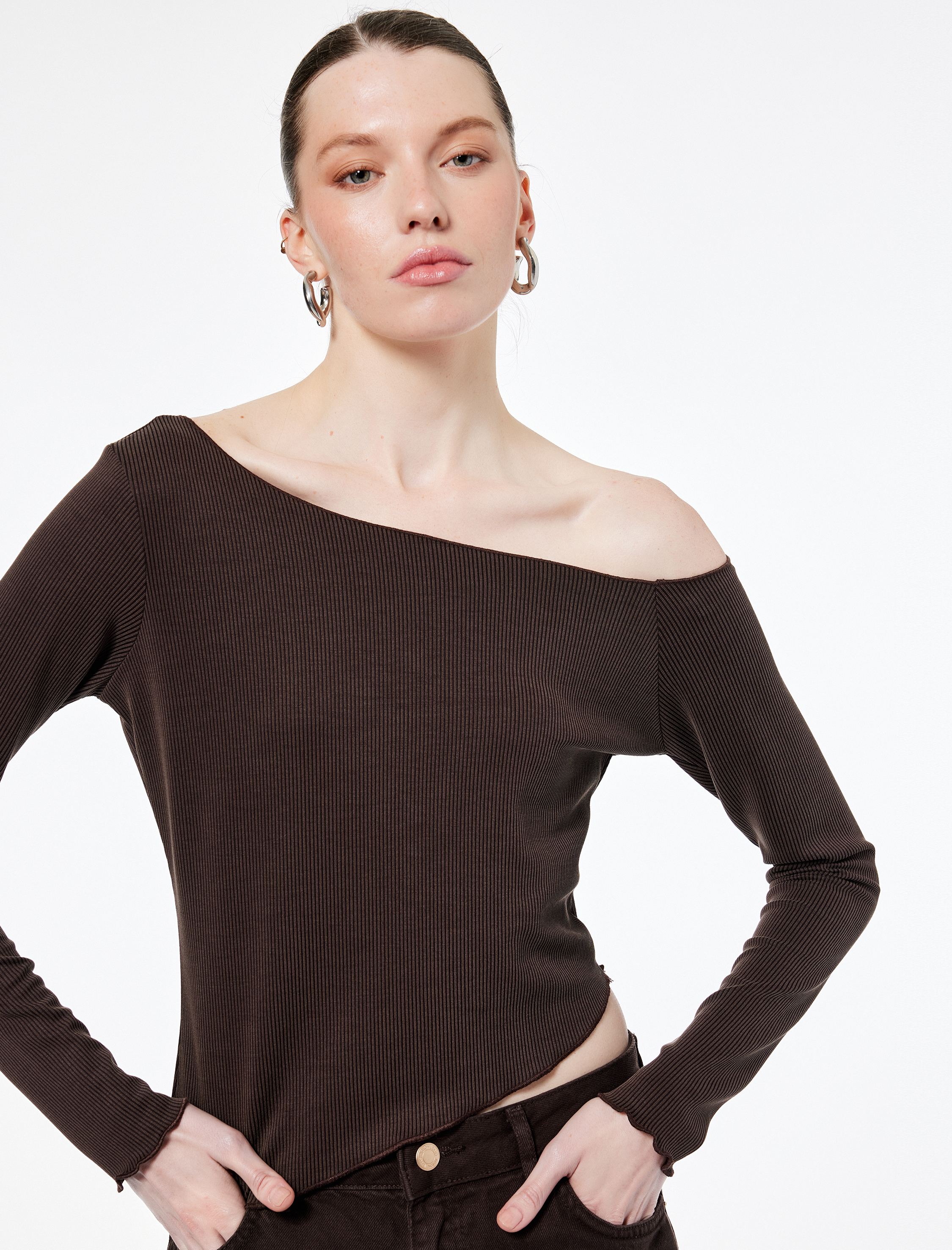   Koton X Sibil Çetinkaya - Slim Fit Uzun Kollu Asimetrik Yaka Tek Omuz Bluz