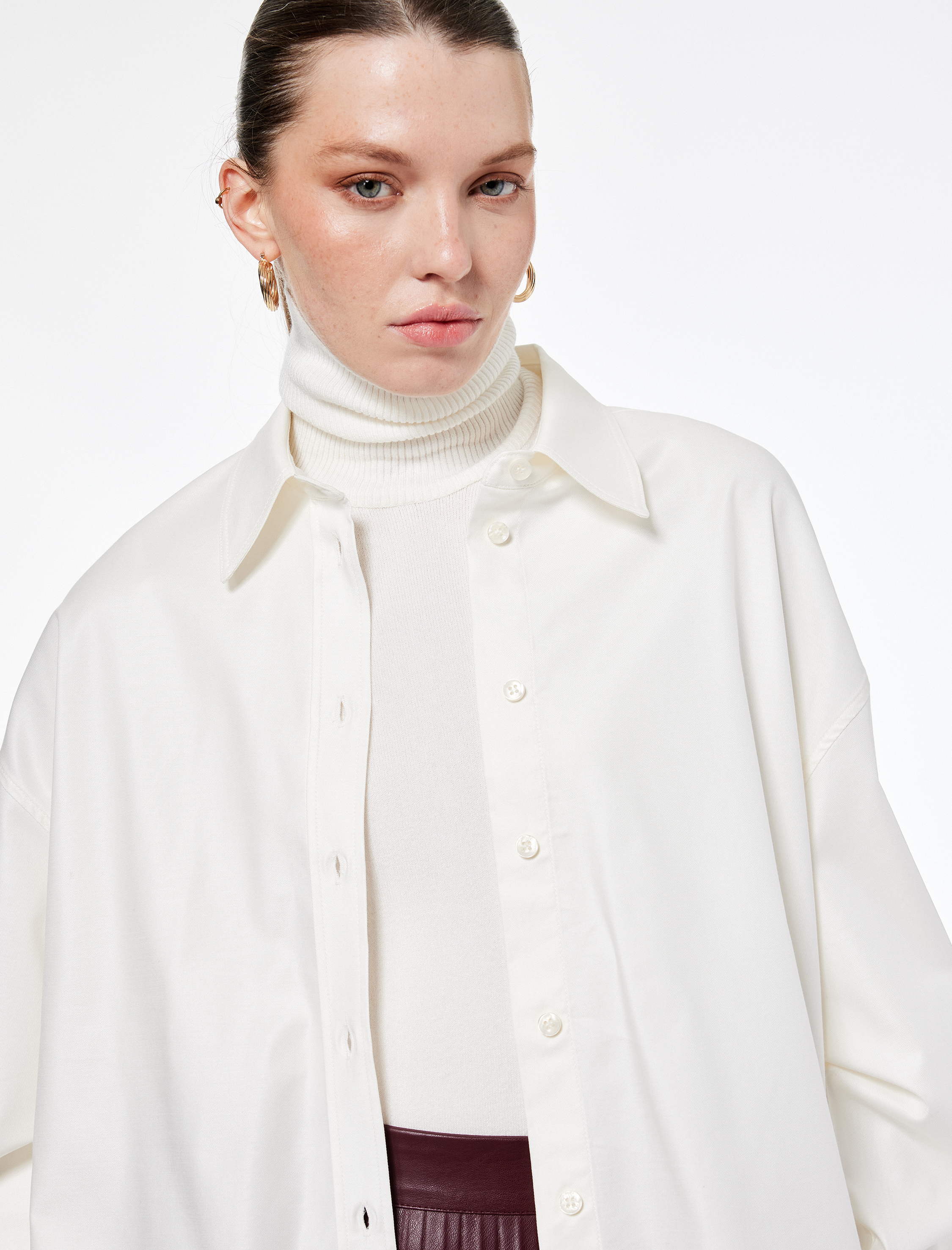   Uzun Kollu Klasik Yaka Düğmeli Basic Gömlek