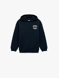 Uzun Kollu Kapşonlu Baskılı Sweatshirt