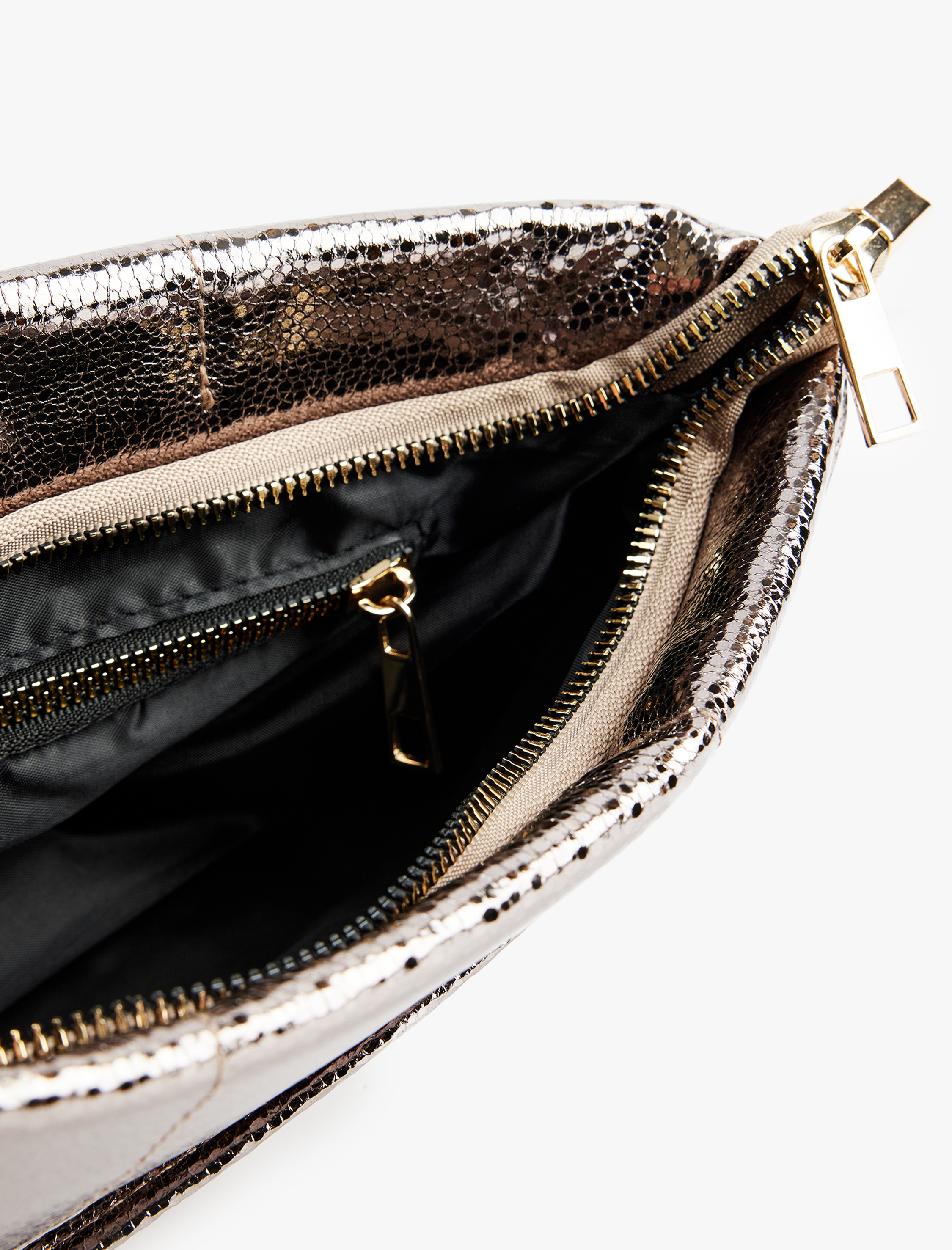  Kadın Metalik Görünümlü Fermuarlı Kapitoneli Askılı Omuz Çantası