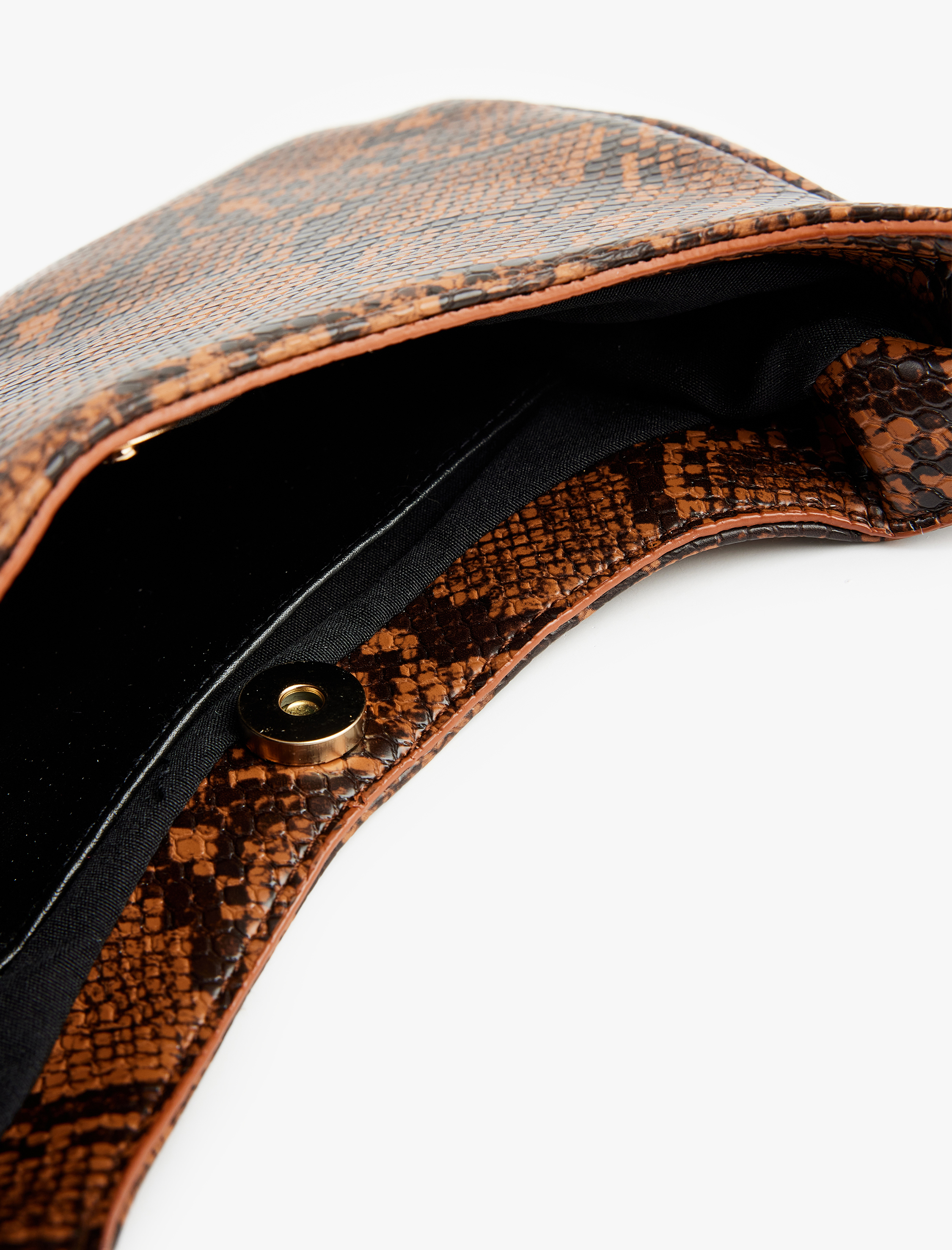  Kadın Askılı Yılan Derisi Görünümlü Omuz Çantası