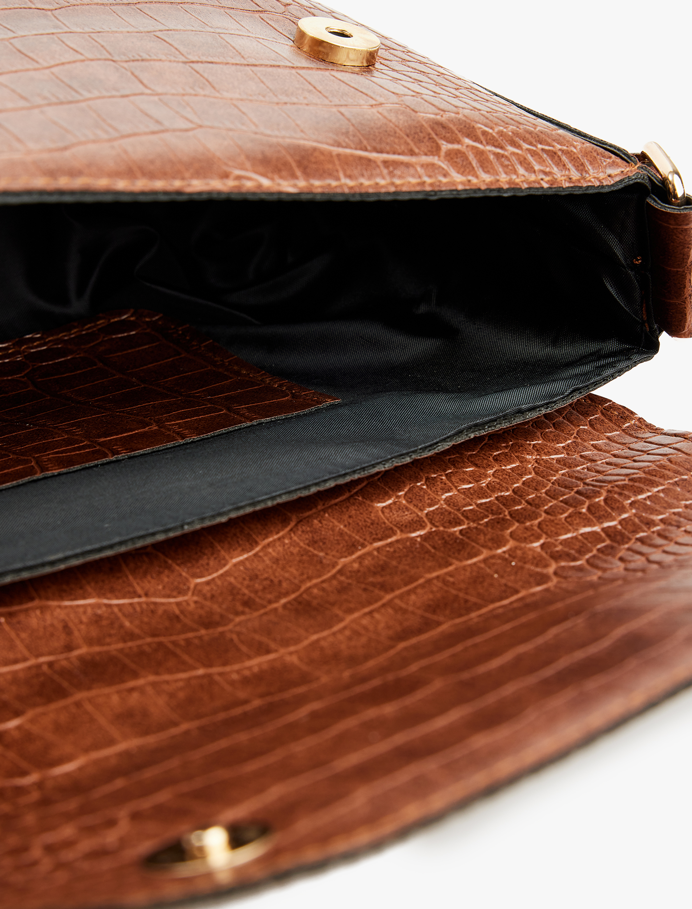  Kadın Kroko Görünümlü Kapaklı Suni Deri Omuz Çantası