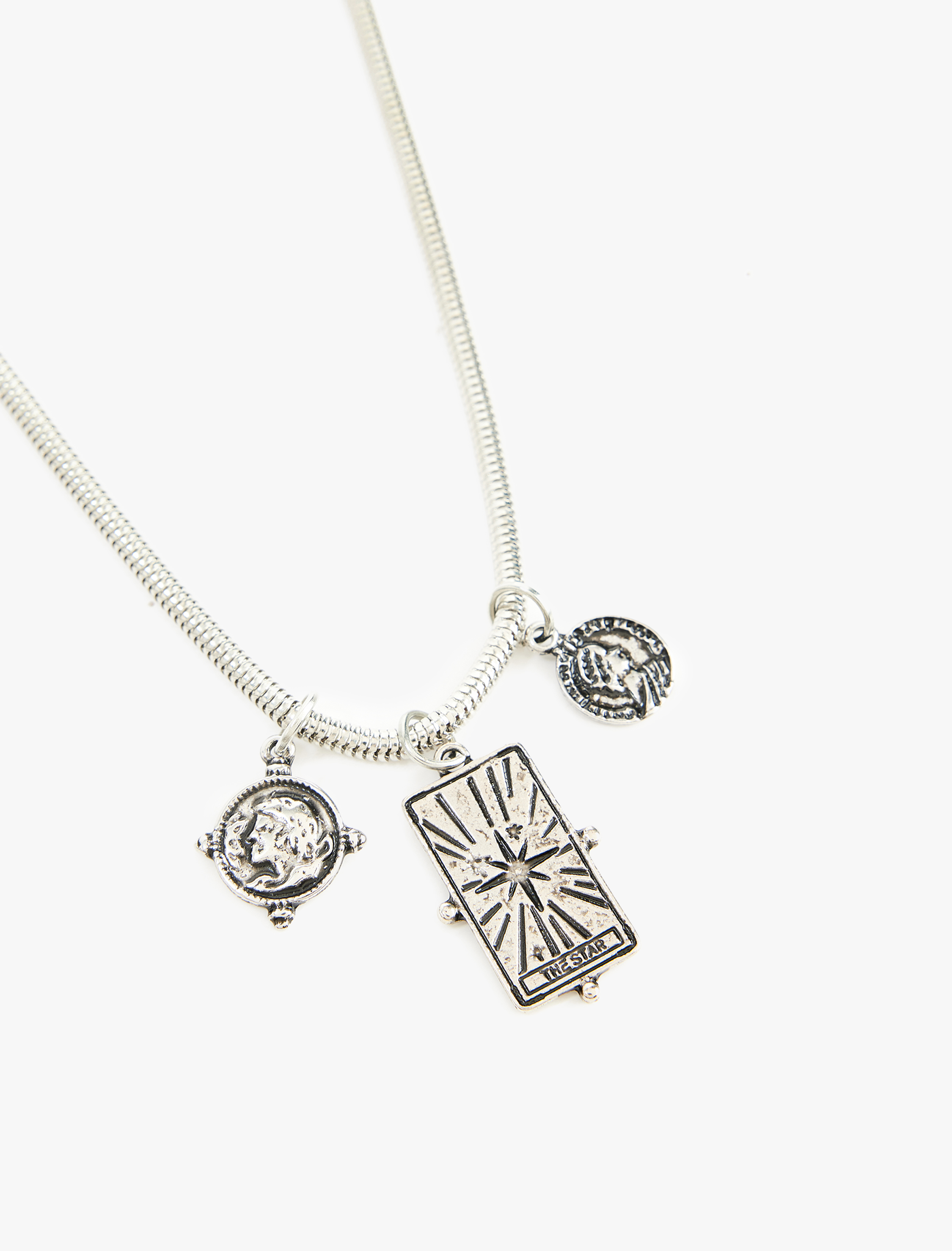  Erkek İşlemeli Charm Kolye