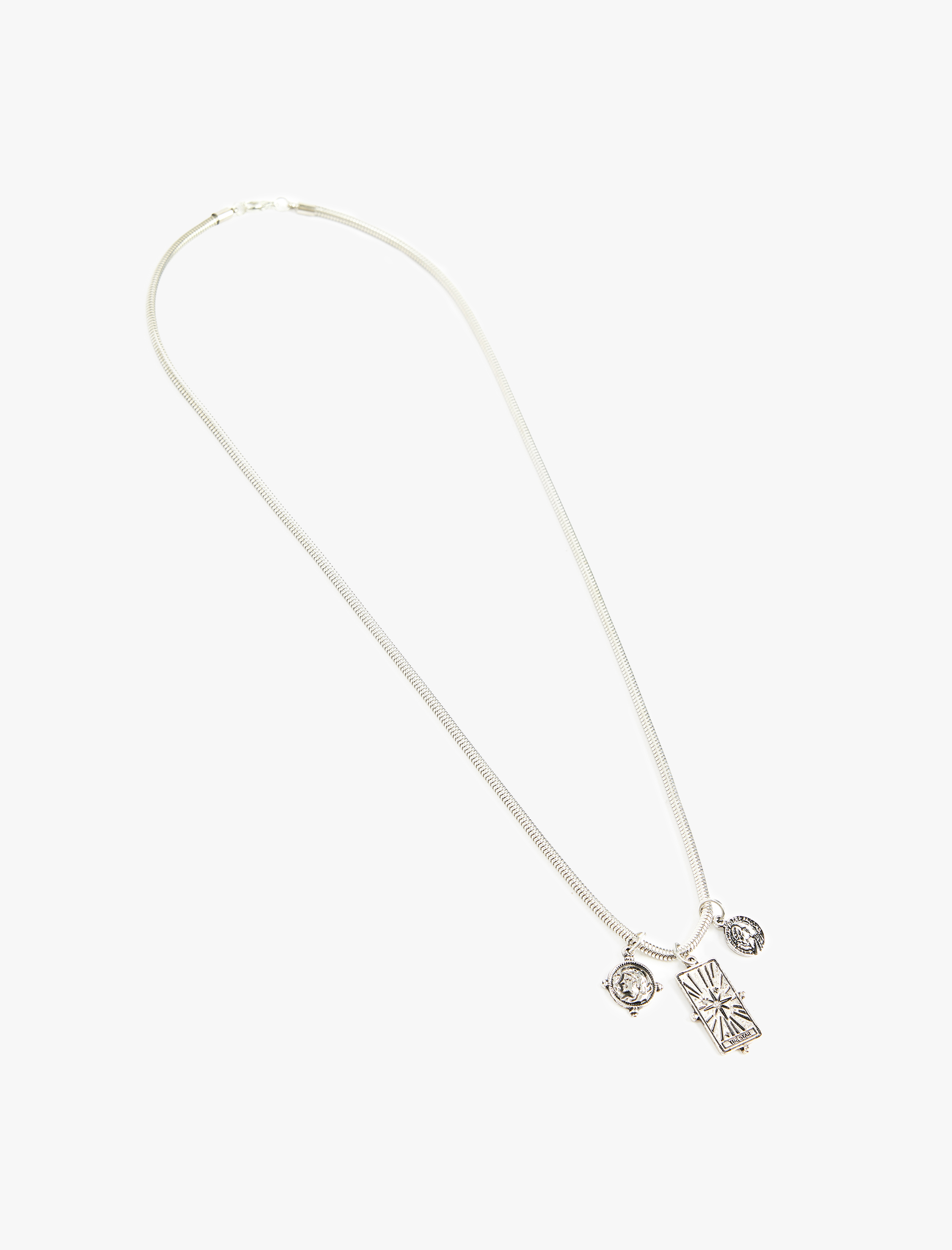  Erkek İşlemeli Charm Kolye