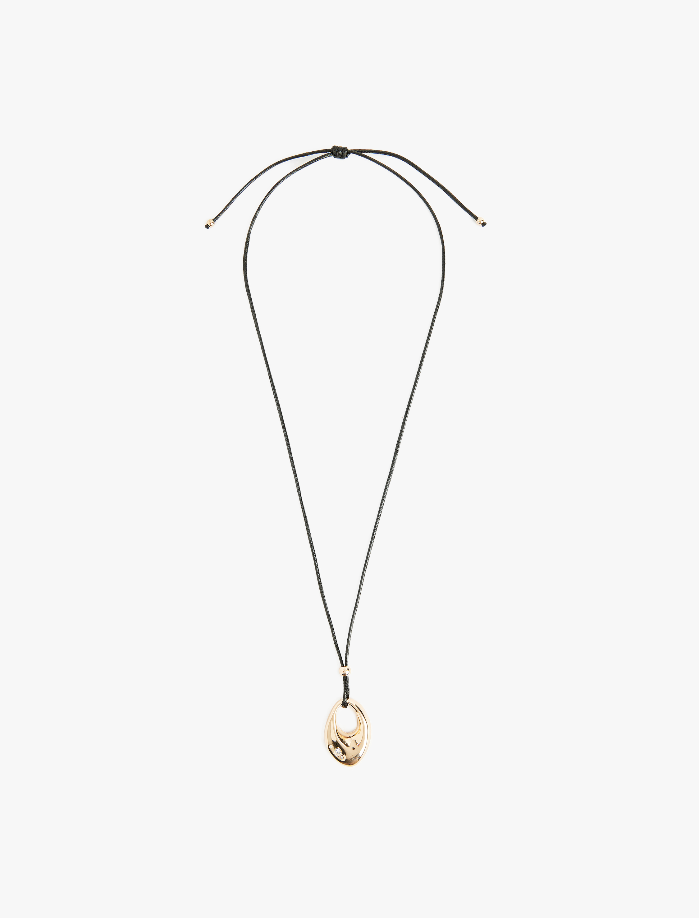  Kadın Taş Detaylı Oval Charmlı Kolye