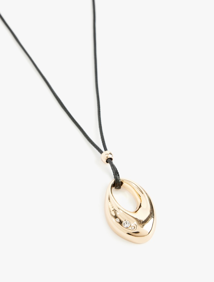 Kadın Taş Detaylı Oval Charmlı Kolye