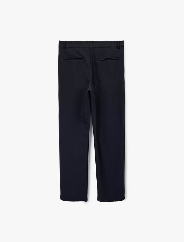  Rahat Kalıp Cepli Pileli Kumaş Pantolon