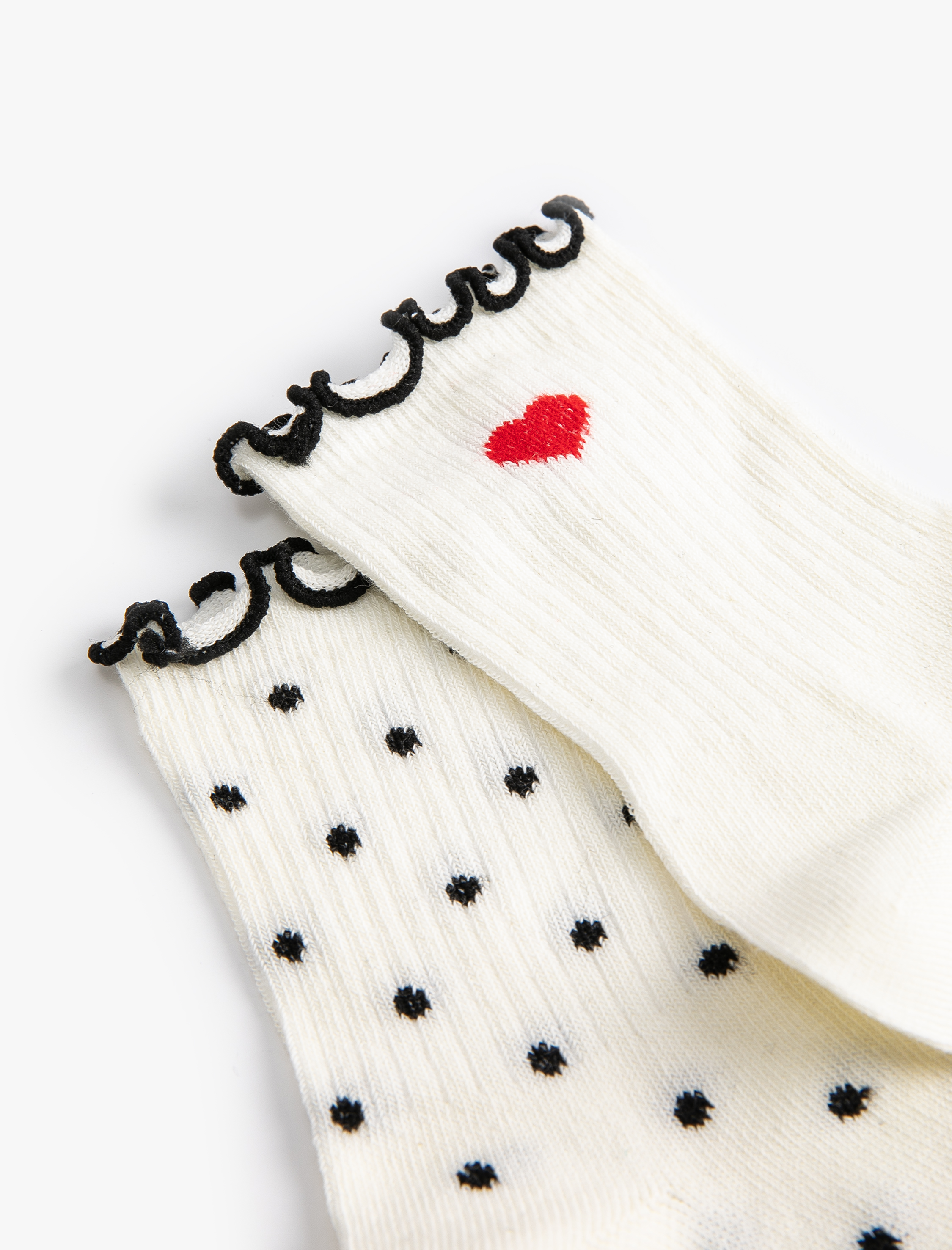  Kadın Kalpli 2'li Soket Çorap Seti Puantiyeli Fırfır Detaylı