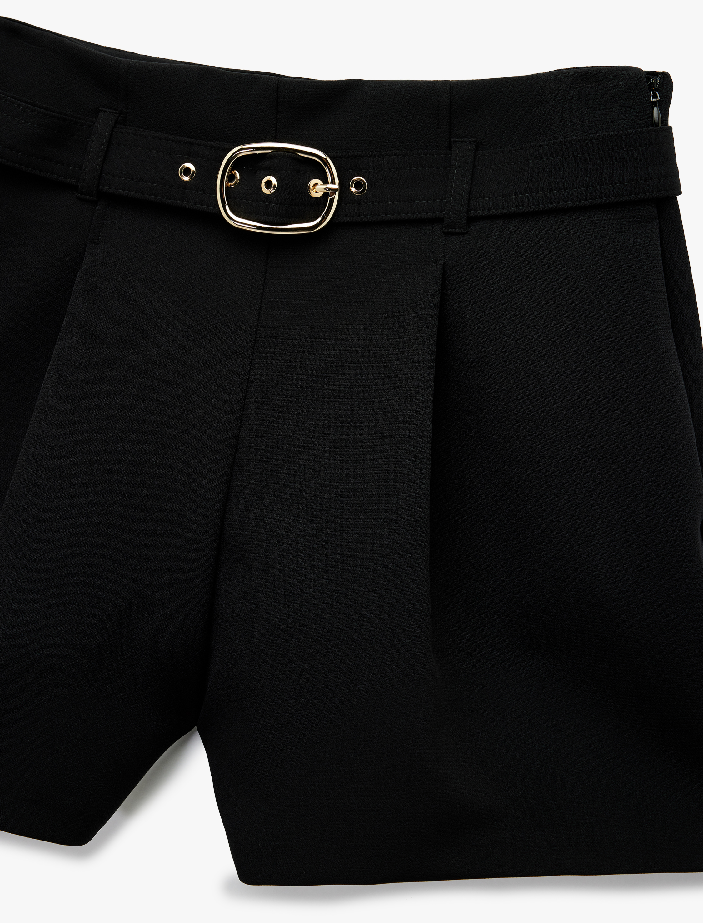   Pile Detaylı Kemer Detaylı Mini Şort