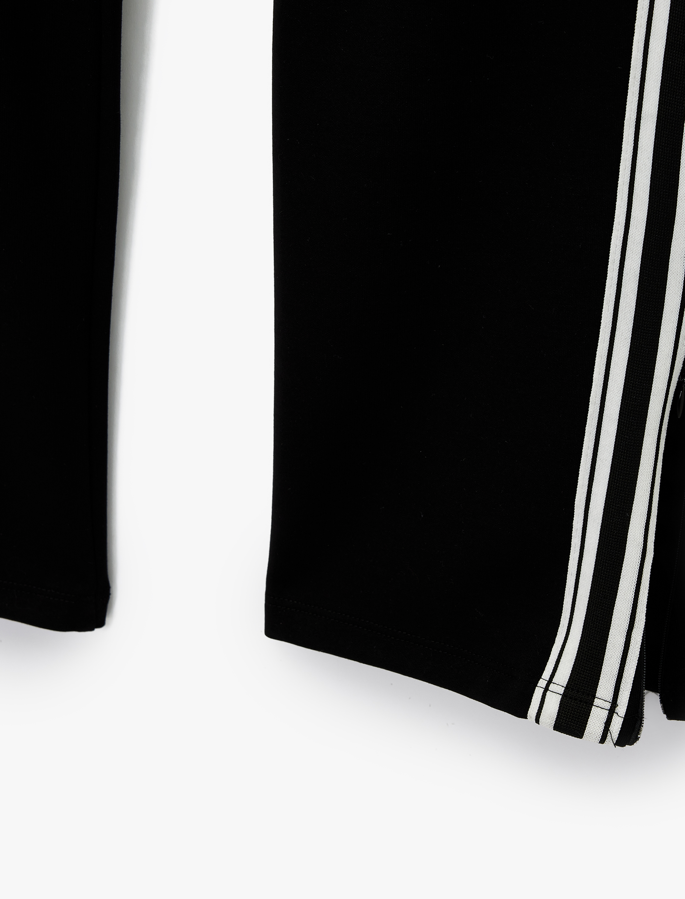   Rahat Kalıp Çizgi Detaylı Beli Bağcıklı Spor Eşofman Altı