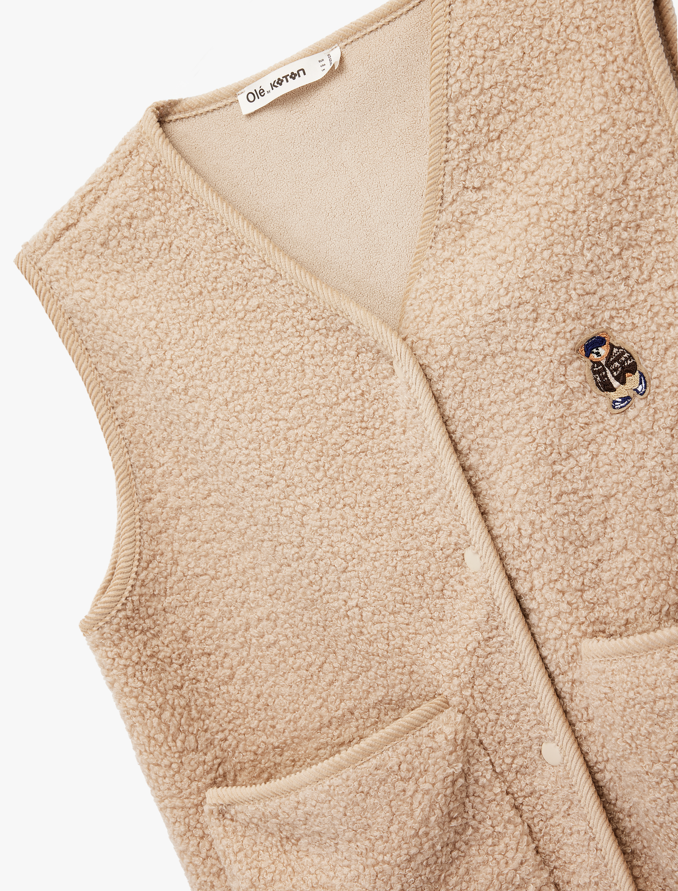   Rahat Kalıp Cep Detaylı V Yaka Kolsuz Düğmeli İşlemeli Peluş Yelek