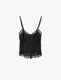 Dantel Detaylı İp Askılı Düğmeli V Yaka Bluz