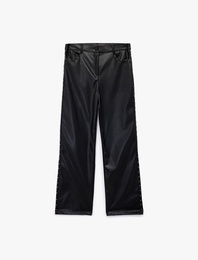 Normal Bel Düğmeli Cepli Metal Aksesuarlı Düz Paça Suni Deri Pantolon