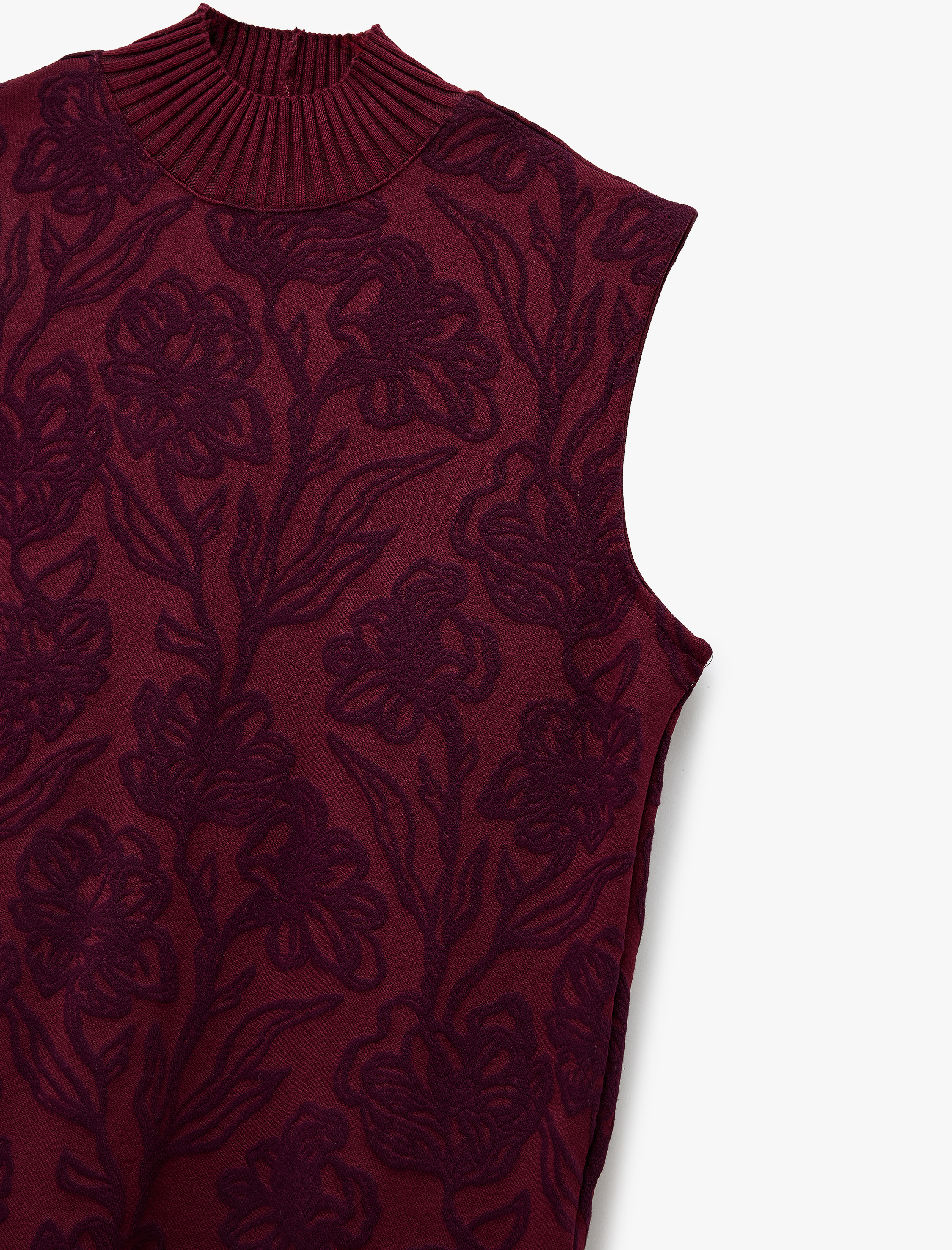   Slim Fit Balıkçı Yaka Kolsuz Floral Desenli Bluz