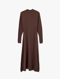 Uzun Kollu Hafif Dik Yaka Uzun Triko Elbise