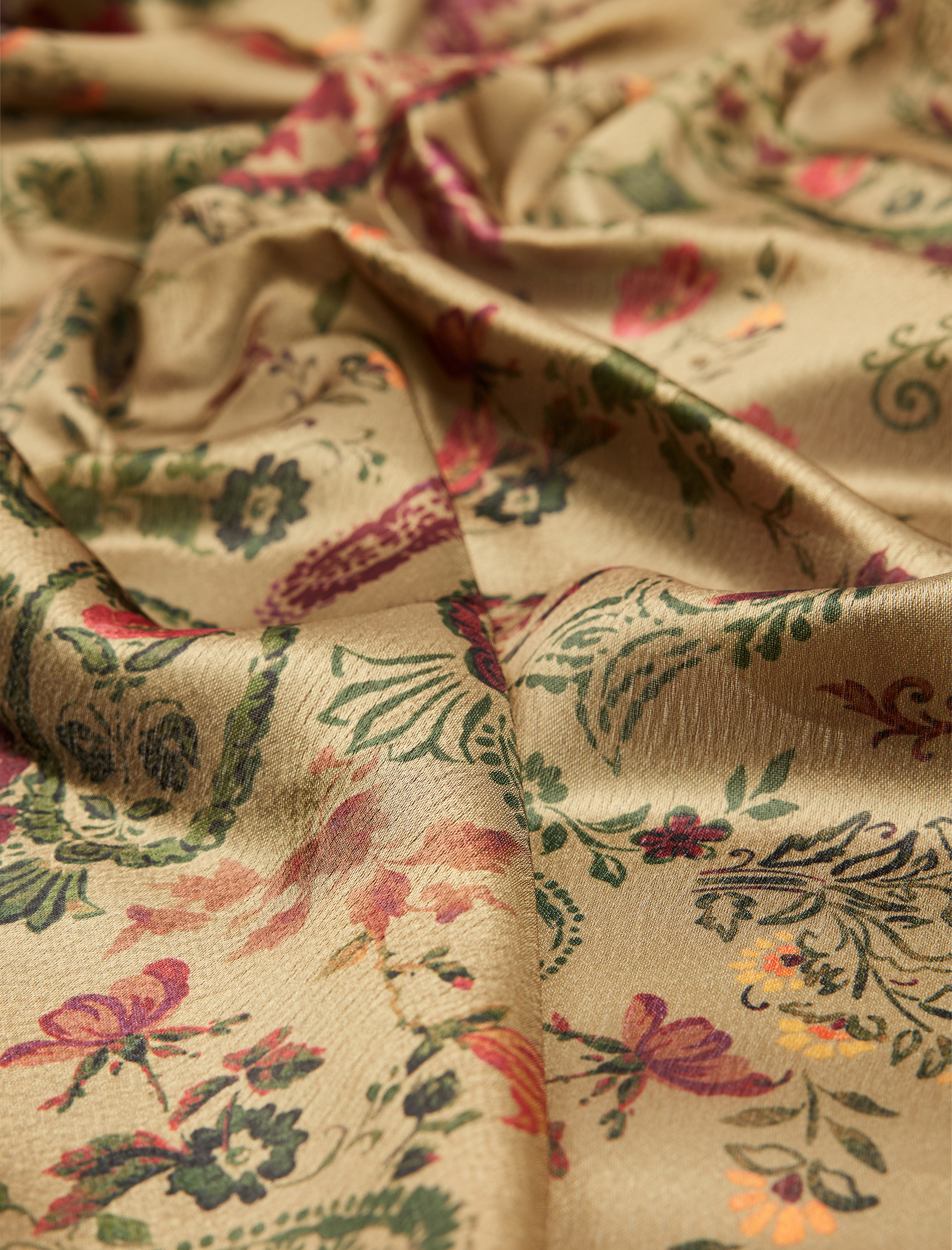  Kadın Çiçek Desenli Saten Kare Şal