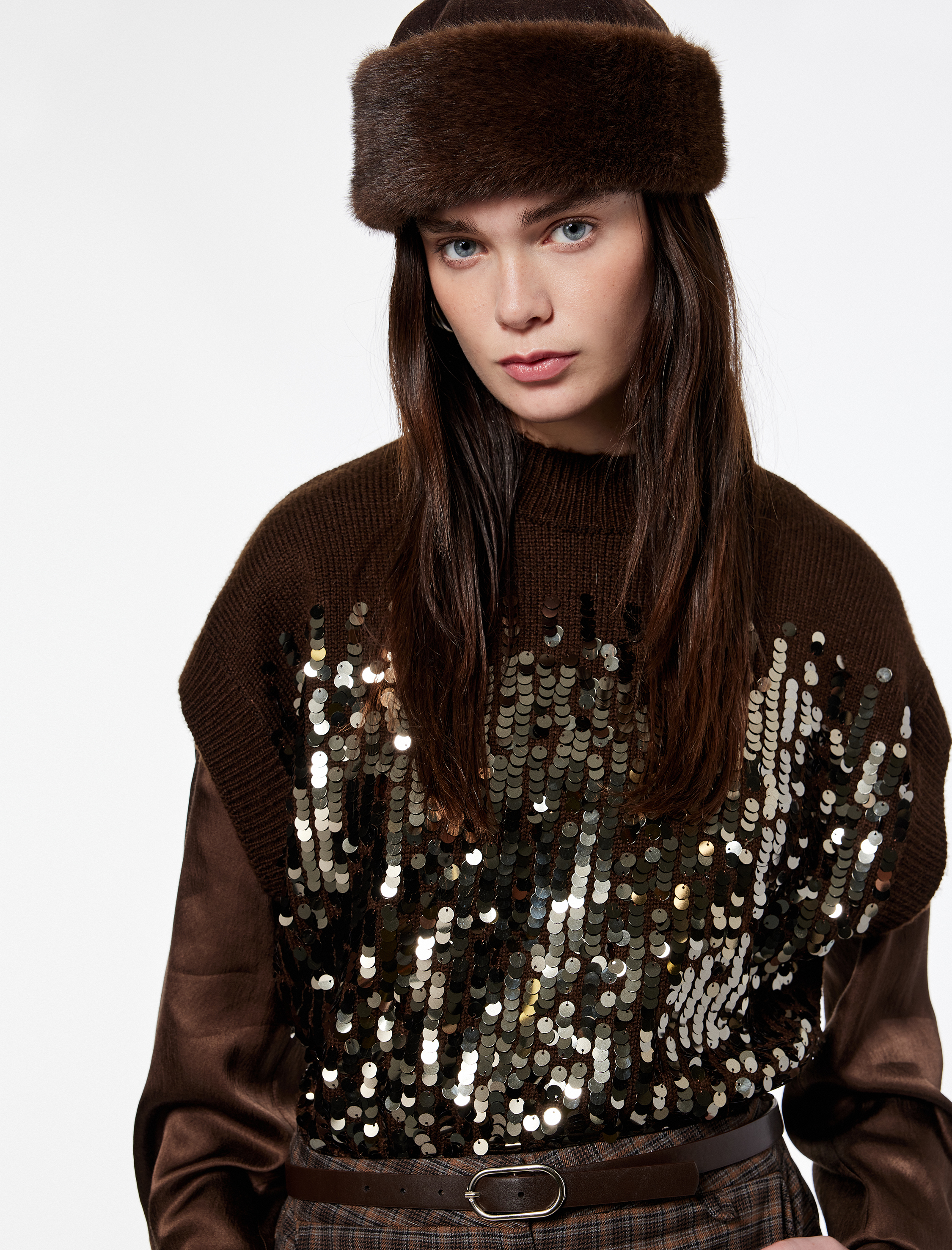   Koton X Şahika Ercümen - Dik Yaka Kolsuz Pul Payet Detaylı Triko Süveter