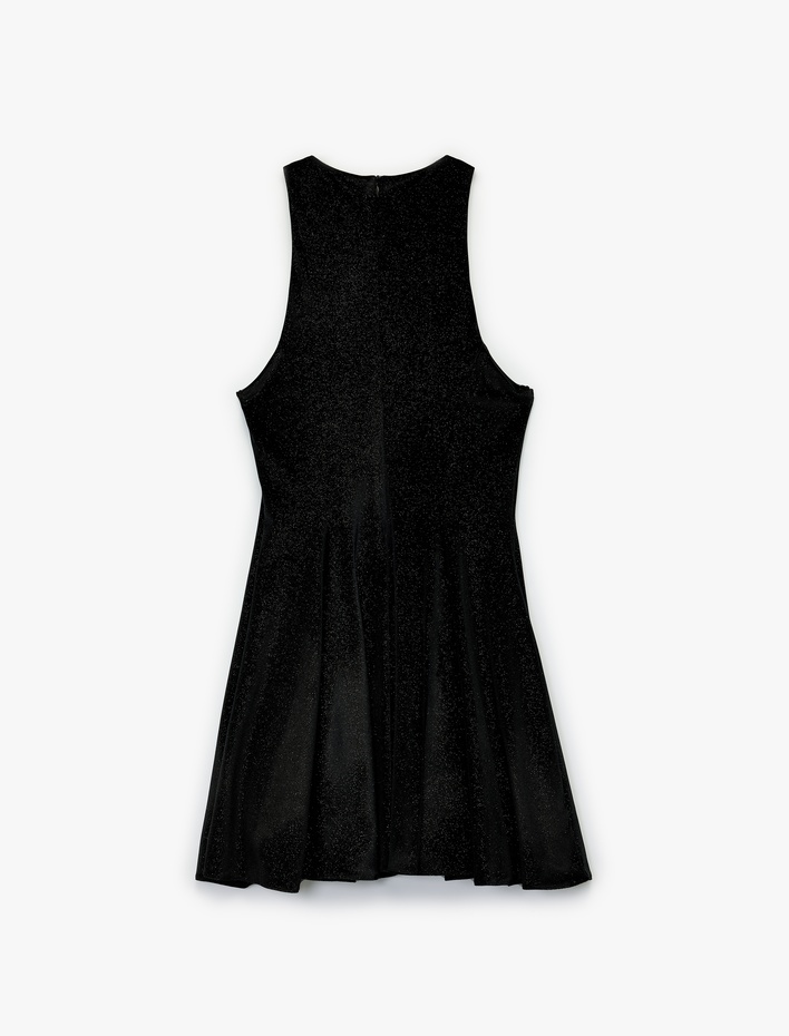  Dar Kesim Simli Kolsuz Halter Yaka Mini Abiye Elbise