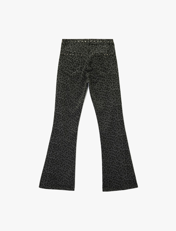  Koton X Sibil Çetinkaya - Leopar Desenli Metal Aksesuarlı İspanyol Paça Jean Pantolon - Flare Jeans