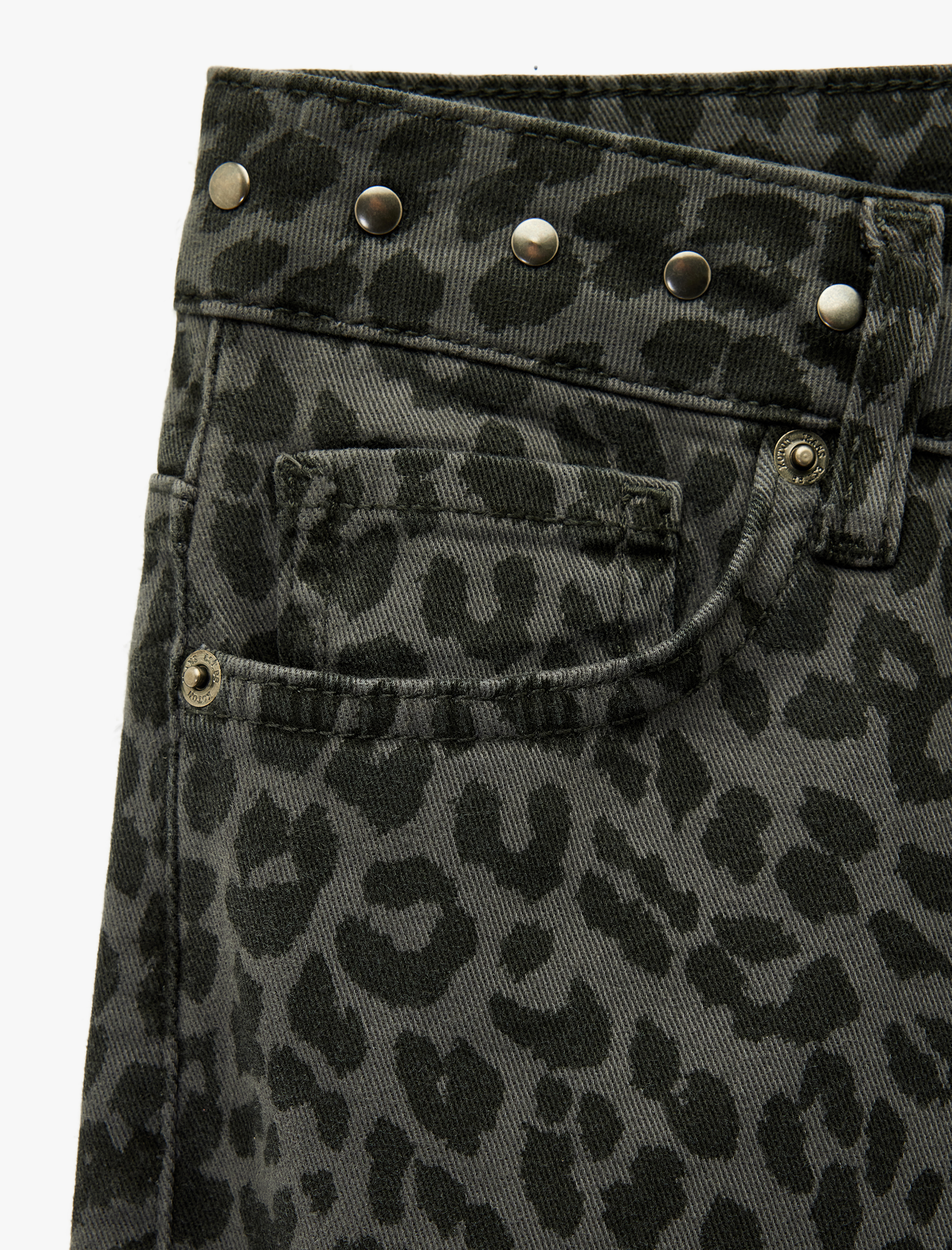   Koton X Sibil Çetinkaya - Leopar Desenli Metal Aksesuarlı İspanyol Paça Jean Pantolon - Flare Jeans