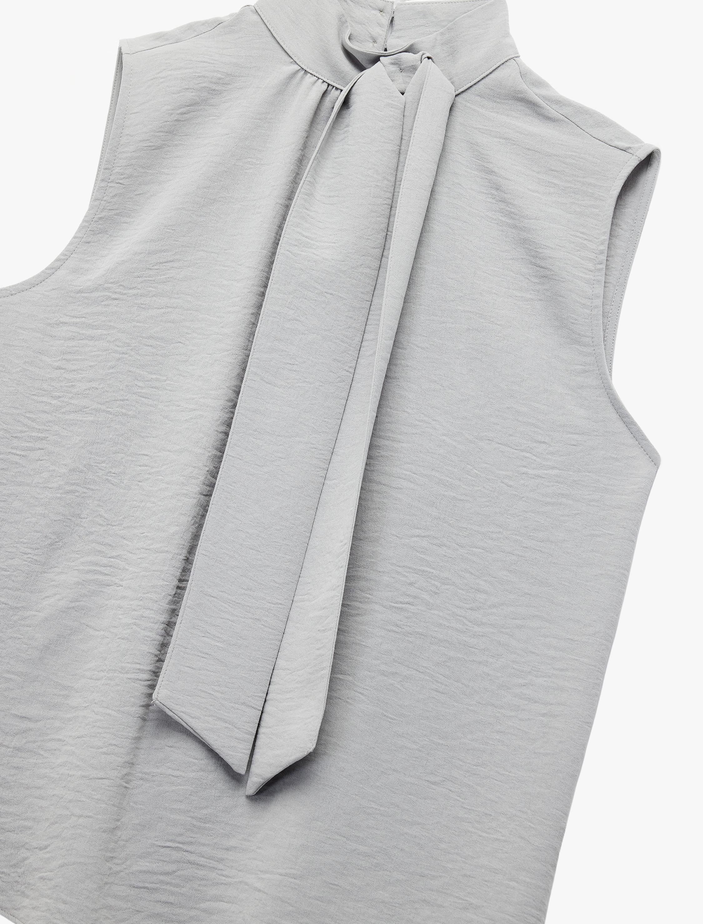   Bağlama Detaylı Dik Yaka Kolsuz Bluz