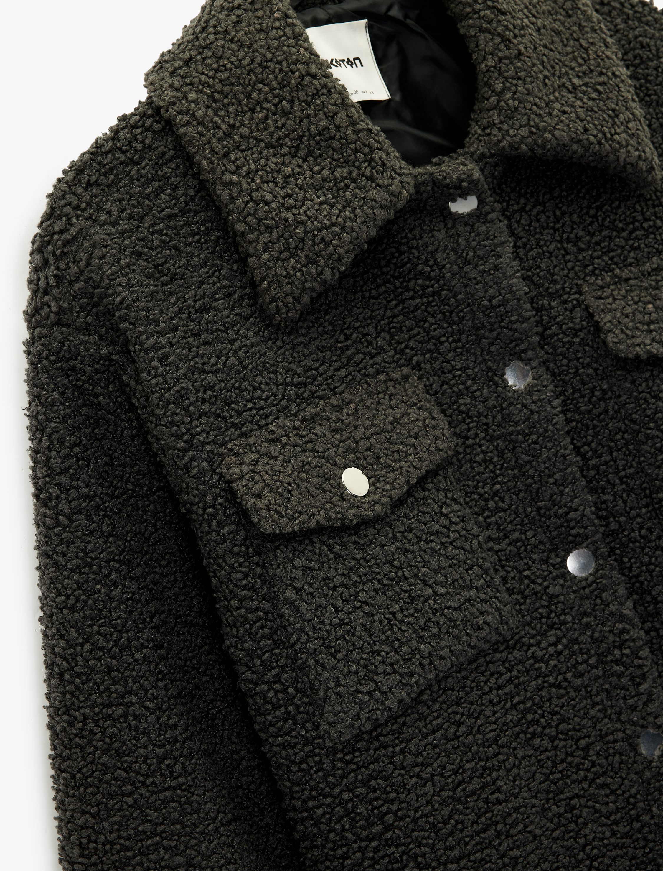   Düğmeli Uzun Kollu Kapaklı Cep Detaylı Peluş Ceket