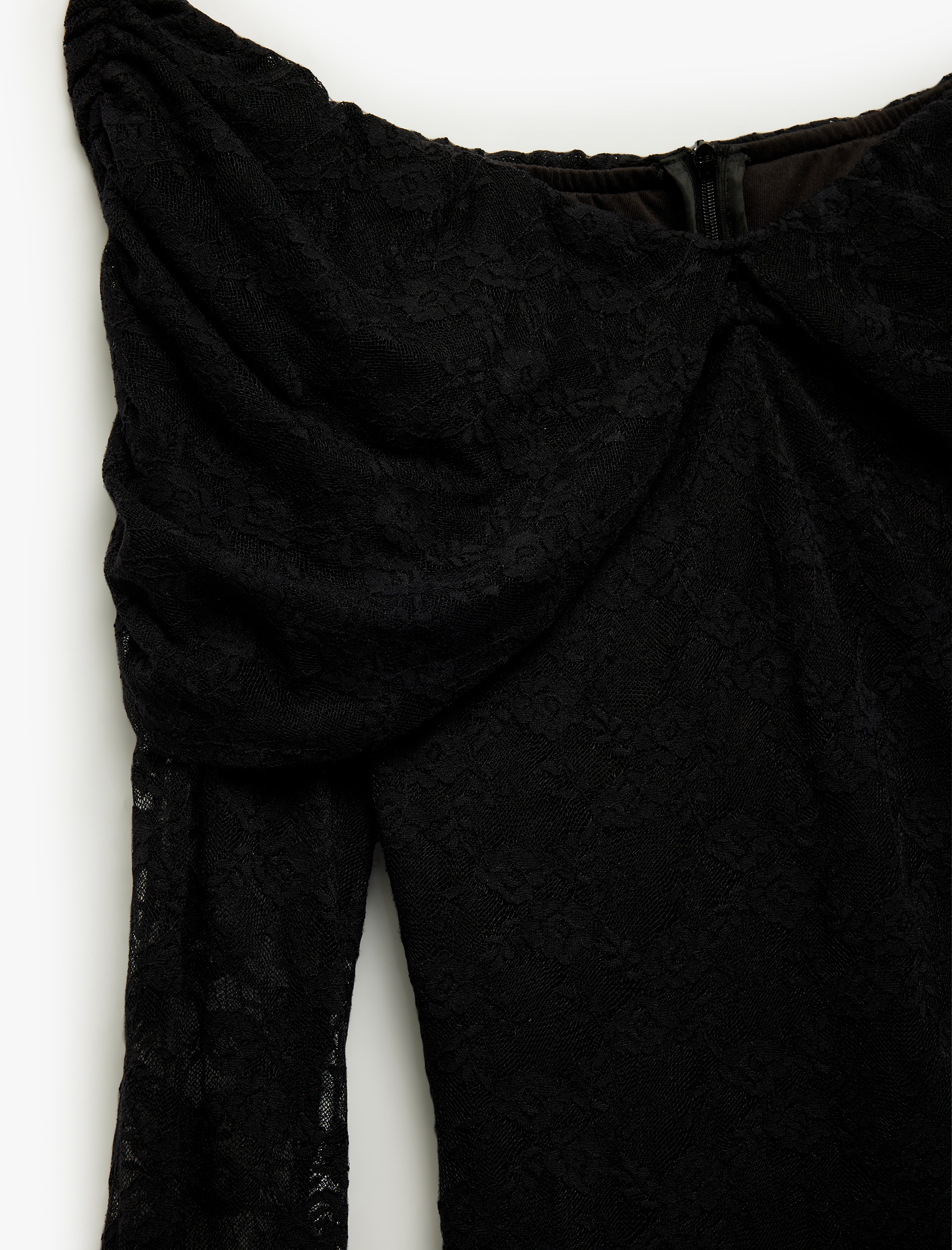   Koton X Sibil Çetinkaya - Kayık Yaka Uzun Kollu Bodycon Mini Dantelli Elbise