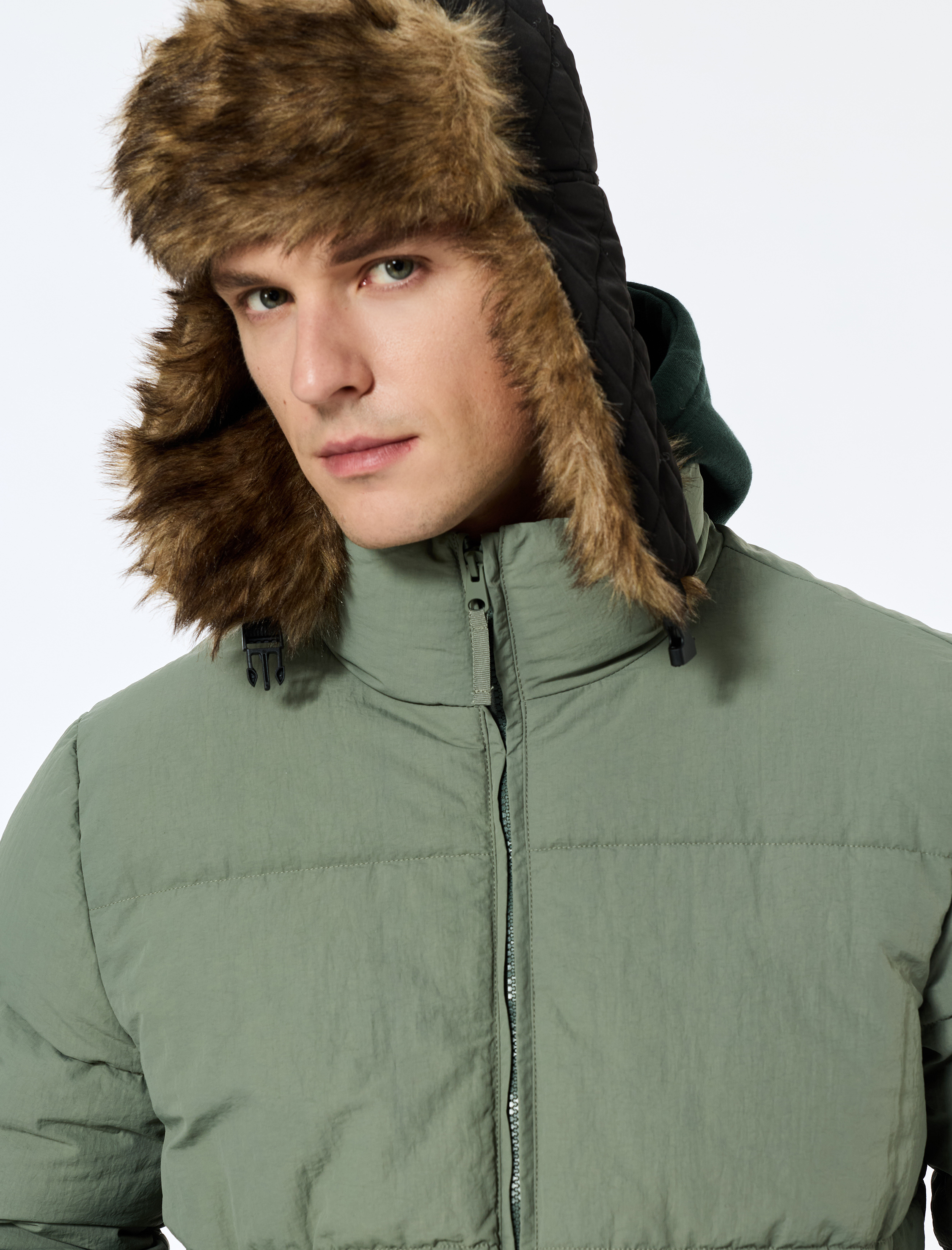   Dik Yaka Cep Detaylı Fermuarlı Kışlık Şişme Mont